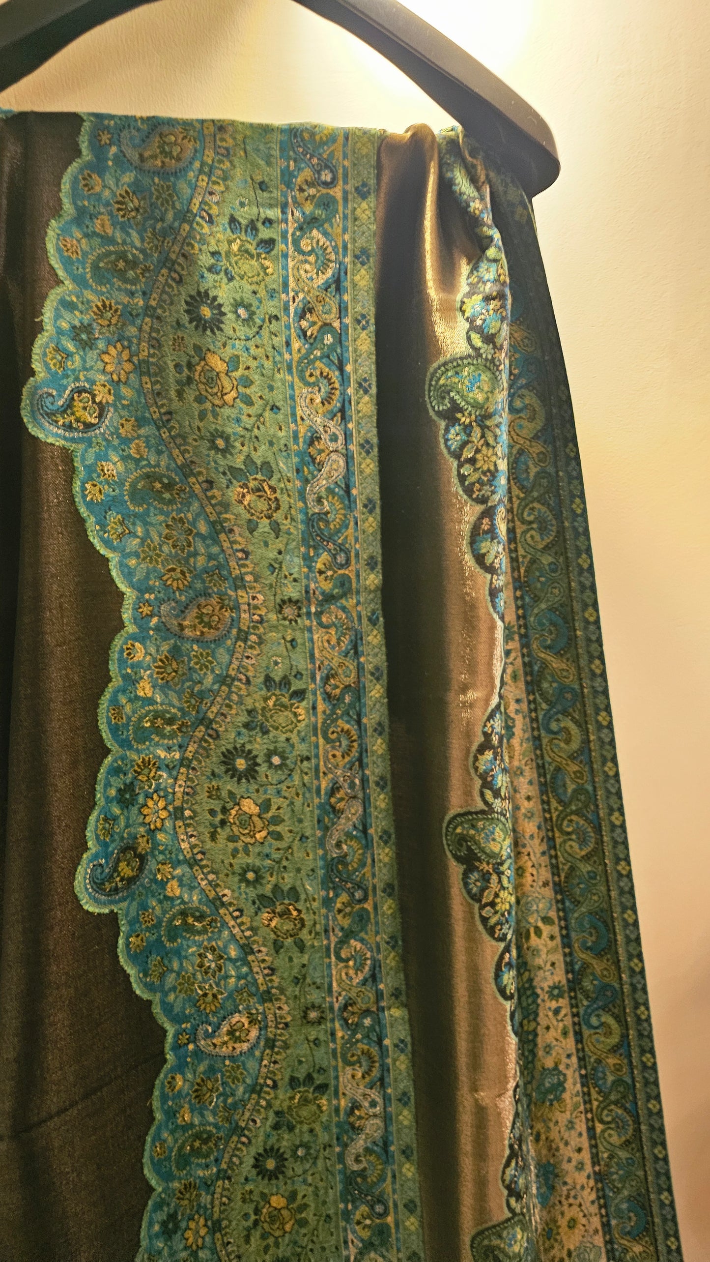 Reversible moonlight kaani: Shawl