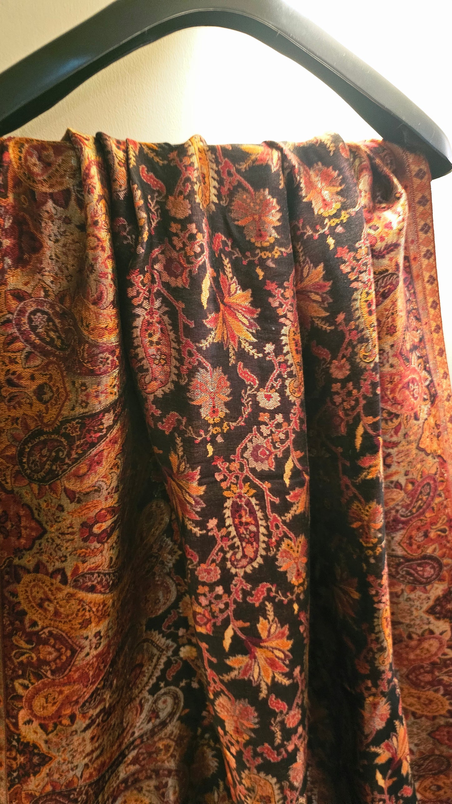 Moonlight reversible gandhara kaani: Pashmina