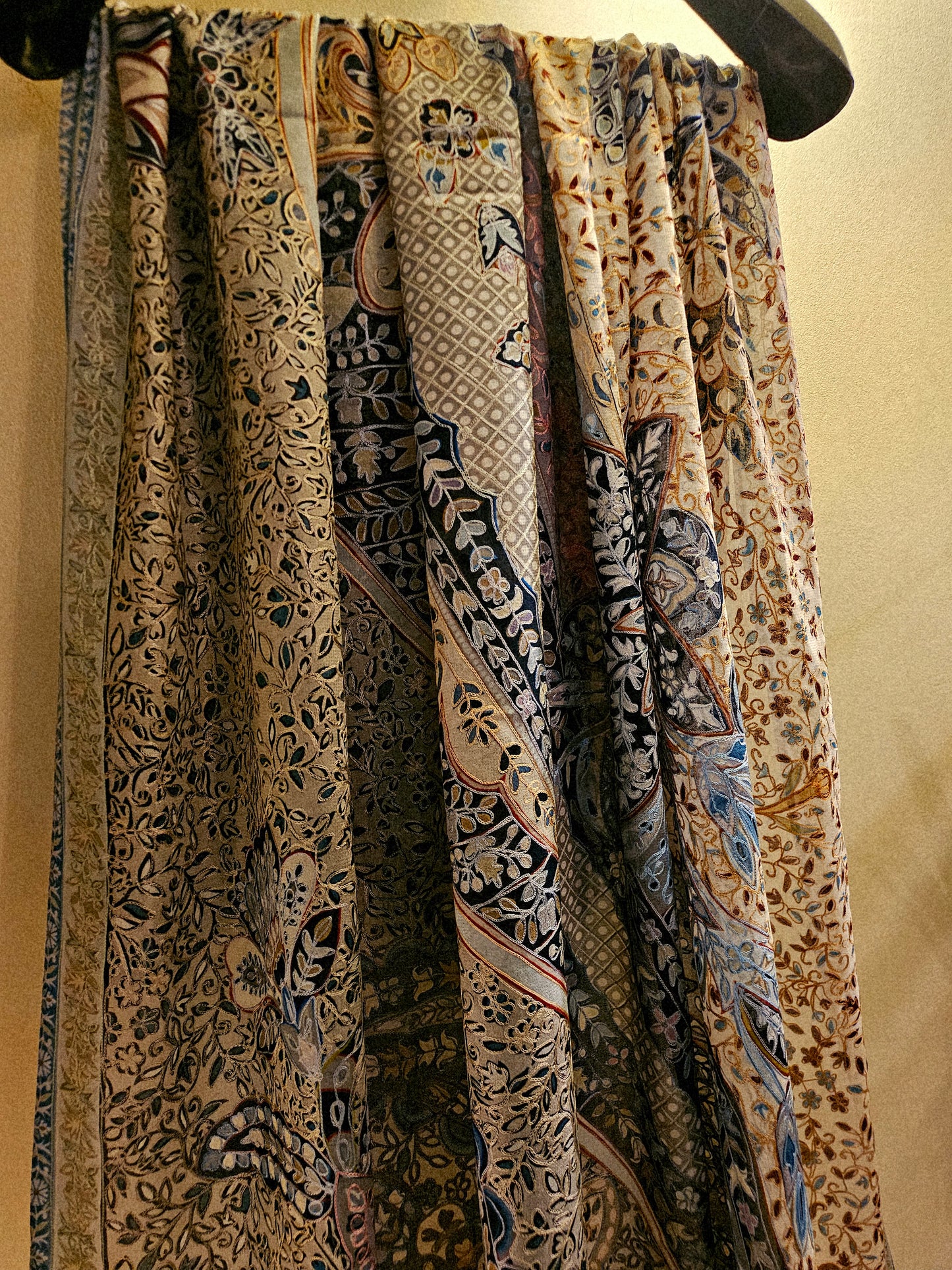 Reelkar embroidered silk dupatta