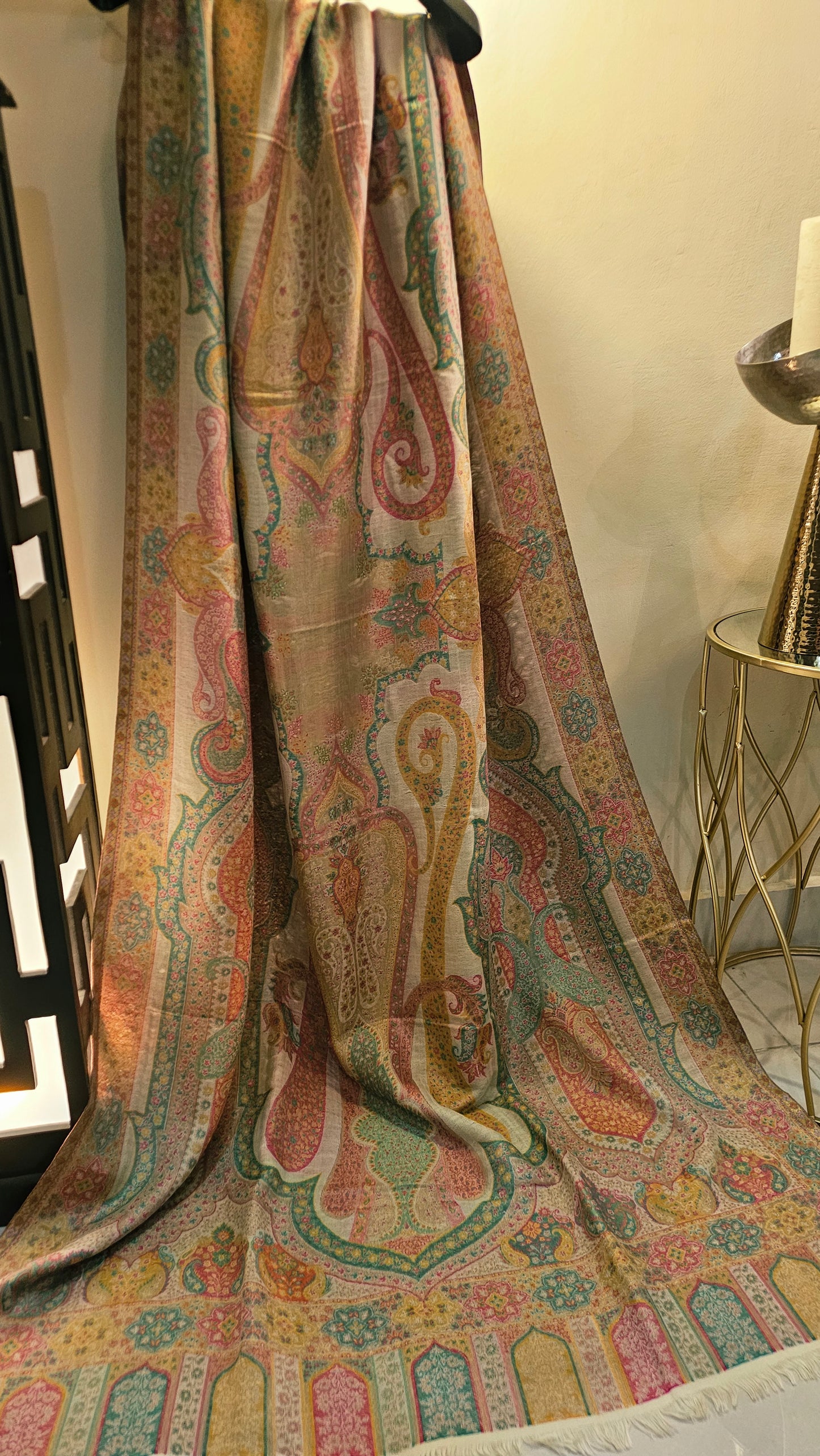 Reversible gandhara moonlight kaani: Pashmina