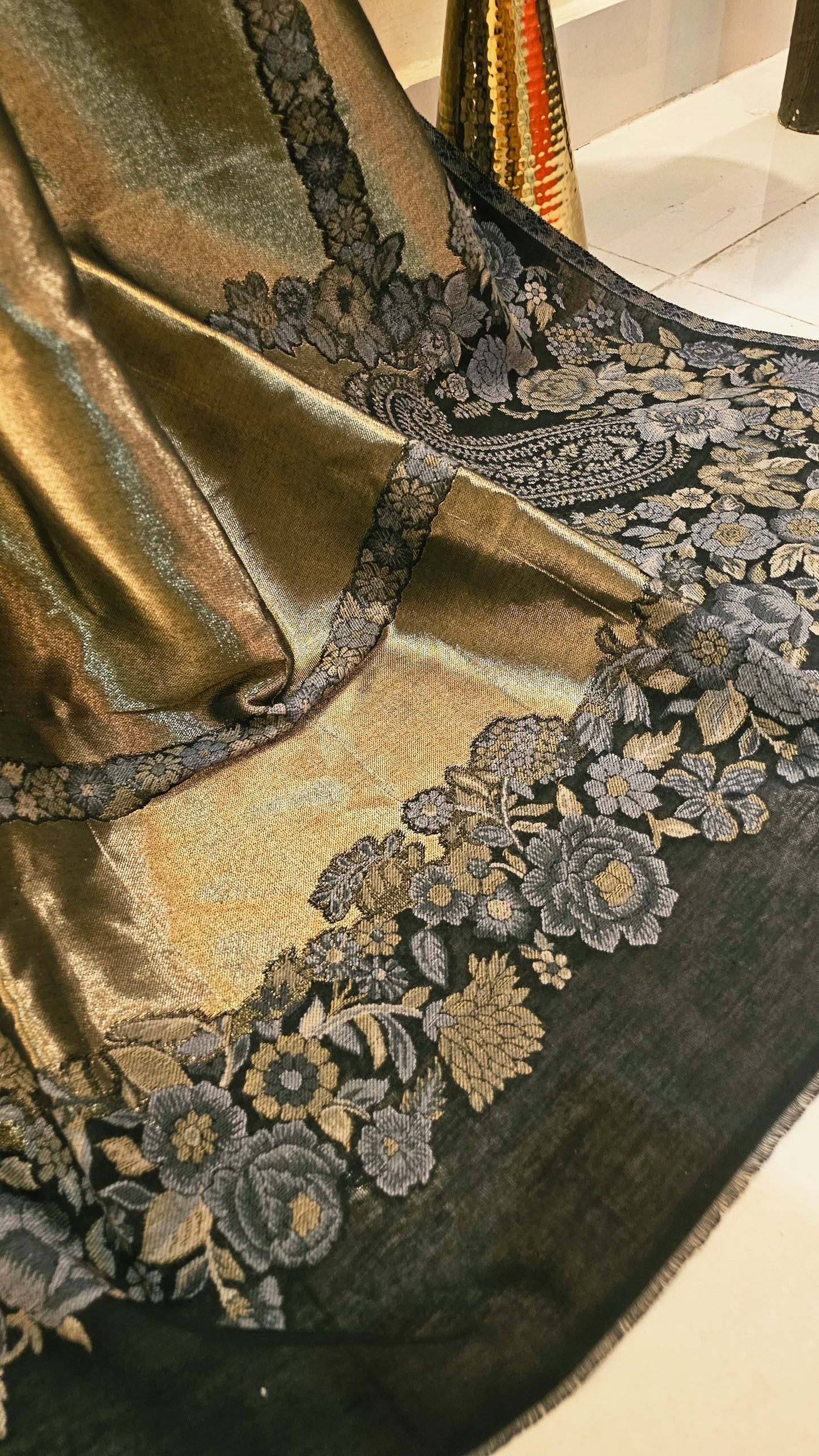 Pyari shawl