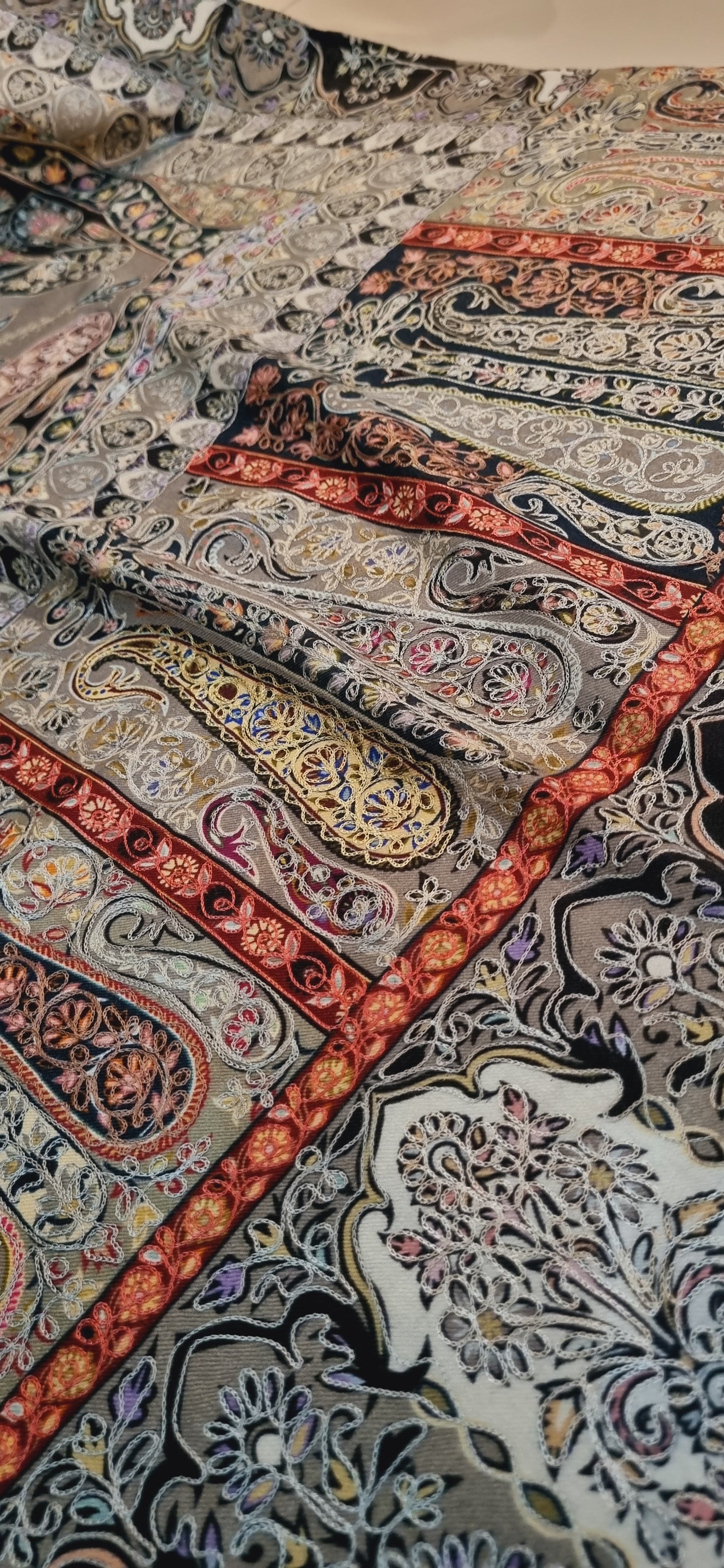 Reelkar embroidered pashmina