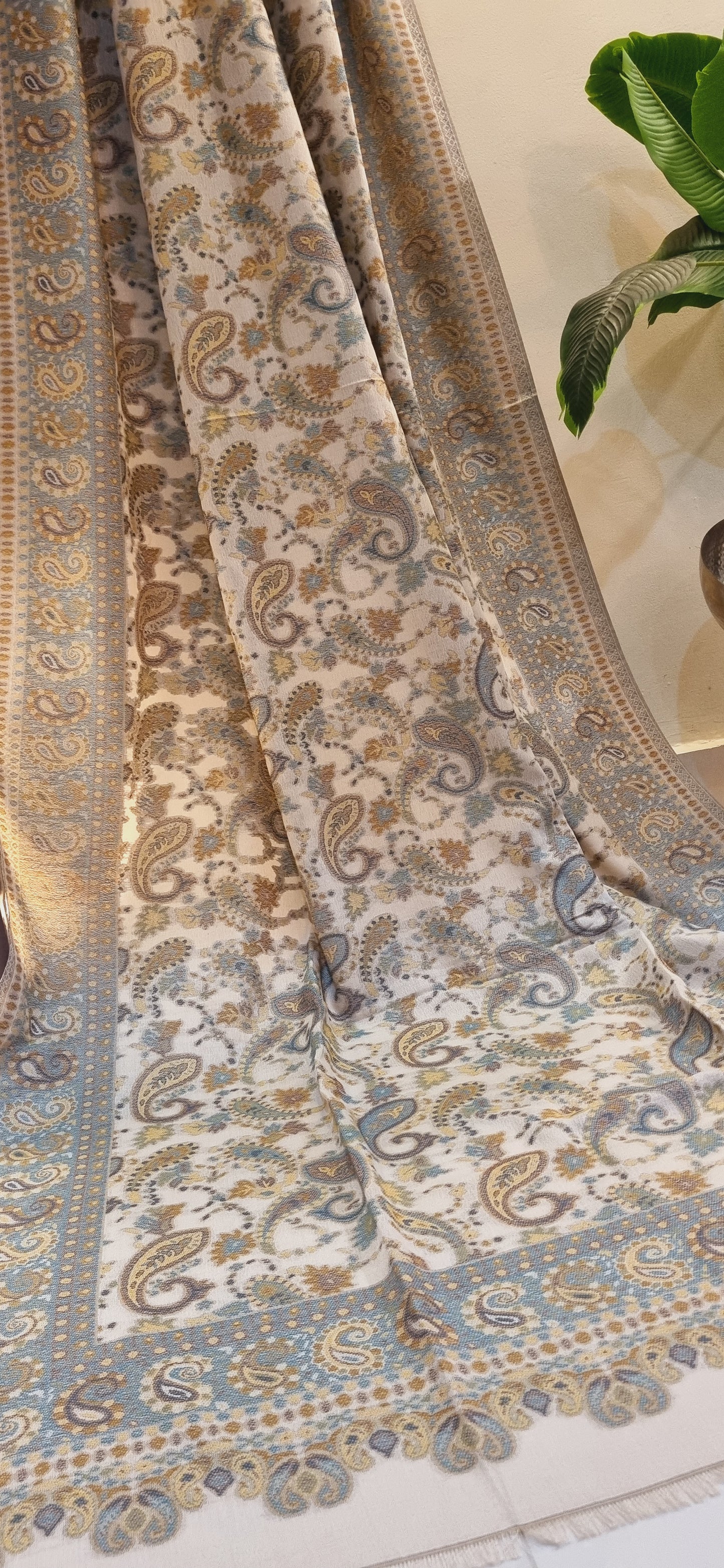 Woolen pashmina kaani shawl