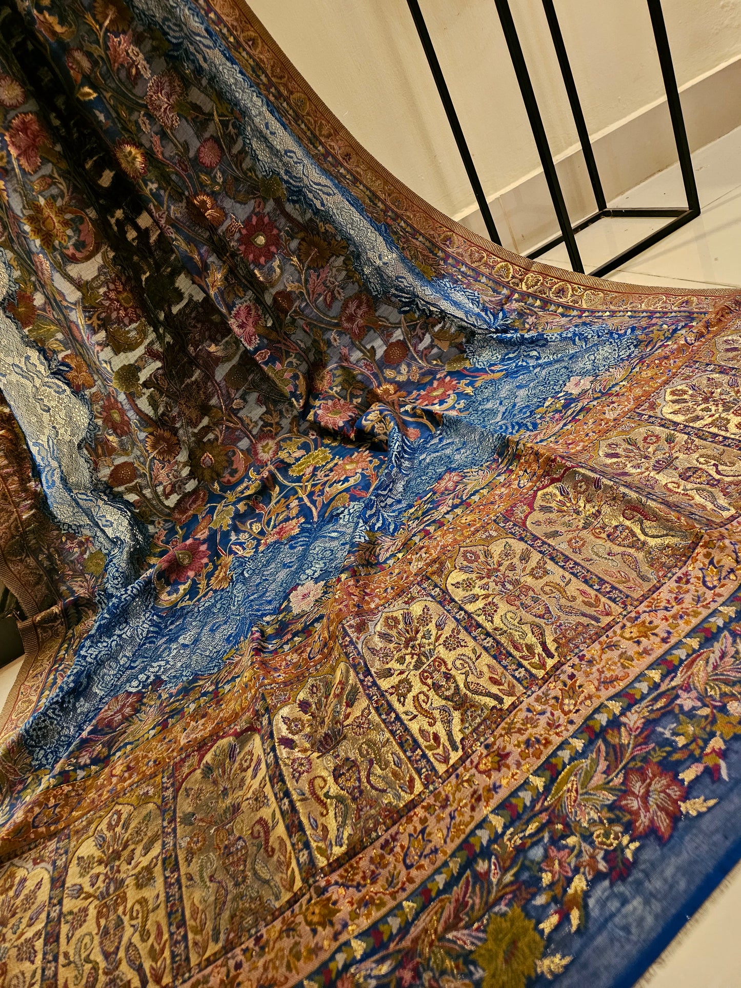 Silk kaani shawl with chantilly