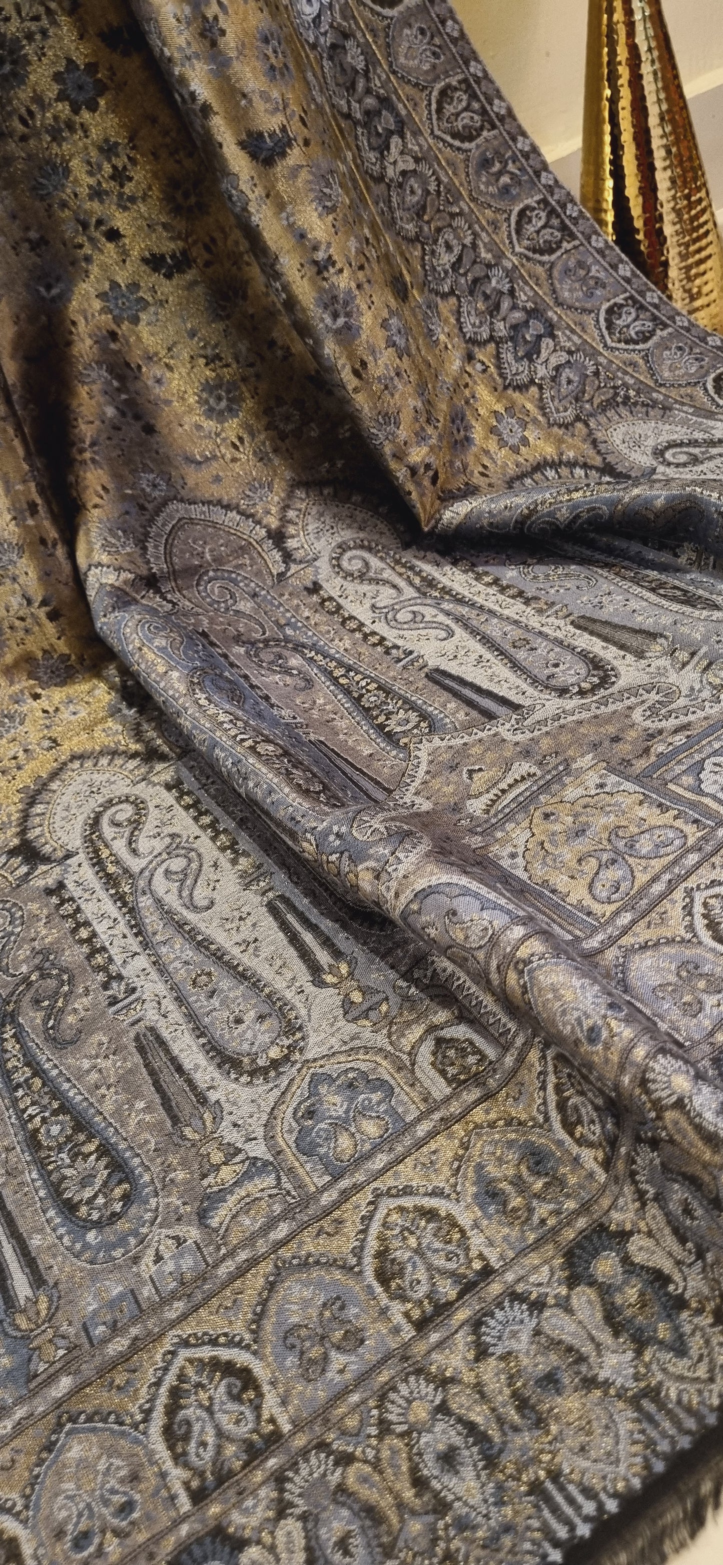 Reversible Moonlight gandhara kaani shawl