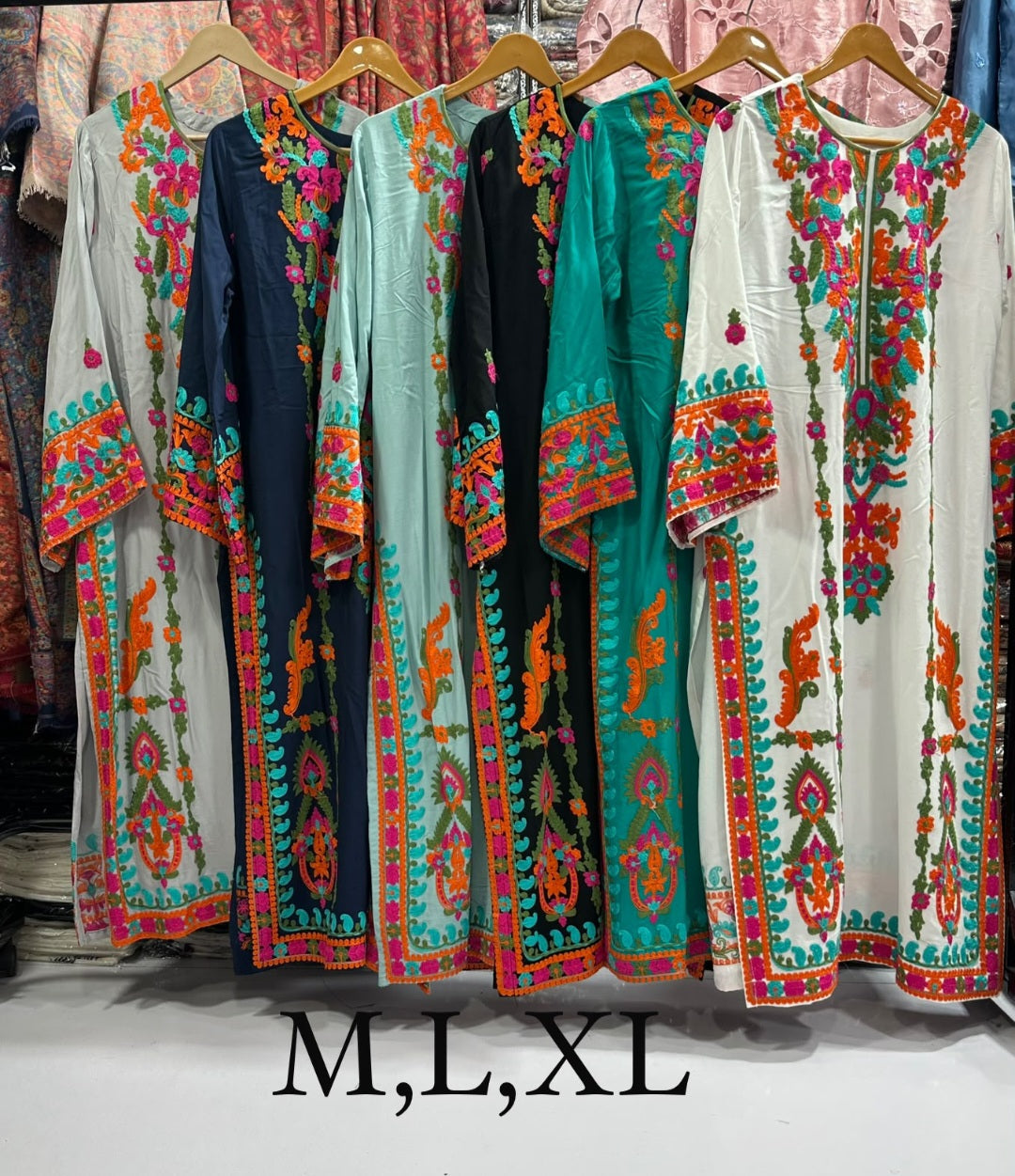 Embroidered kurta trouser: linen