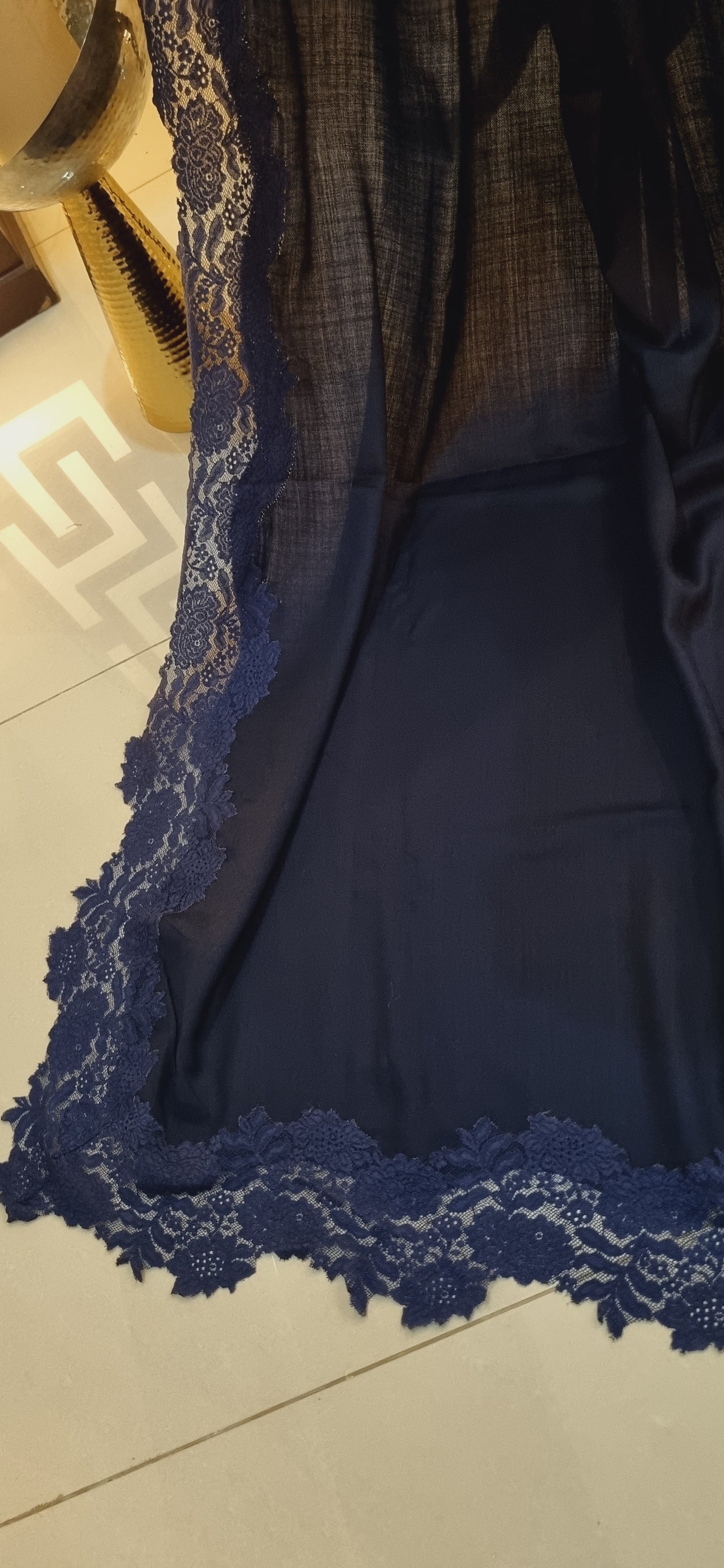 Pashmina chantilly shawl