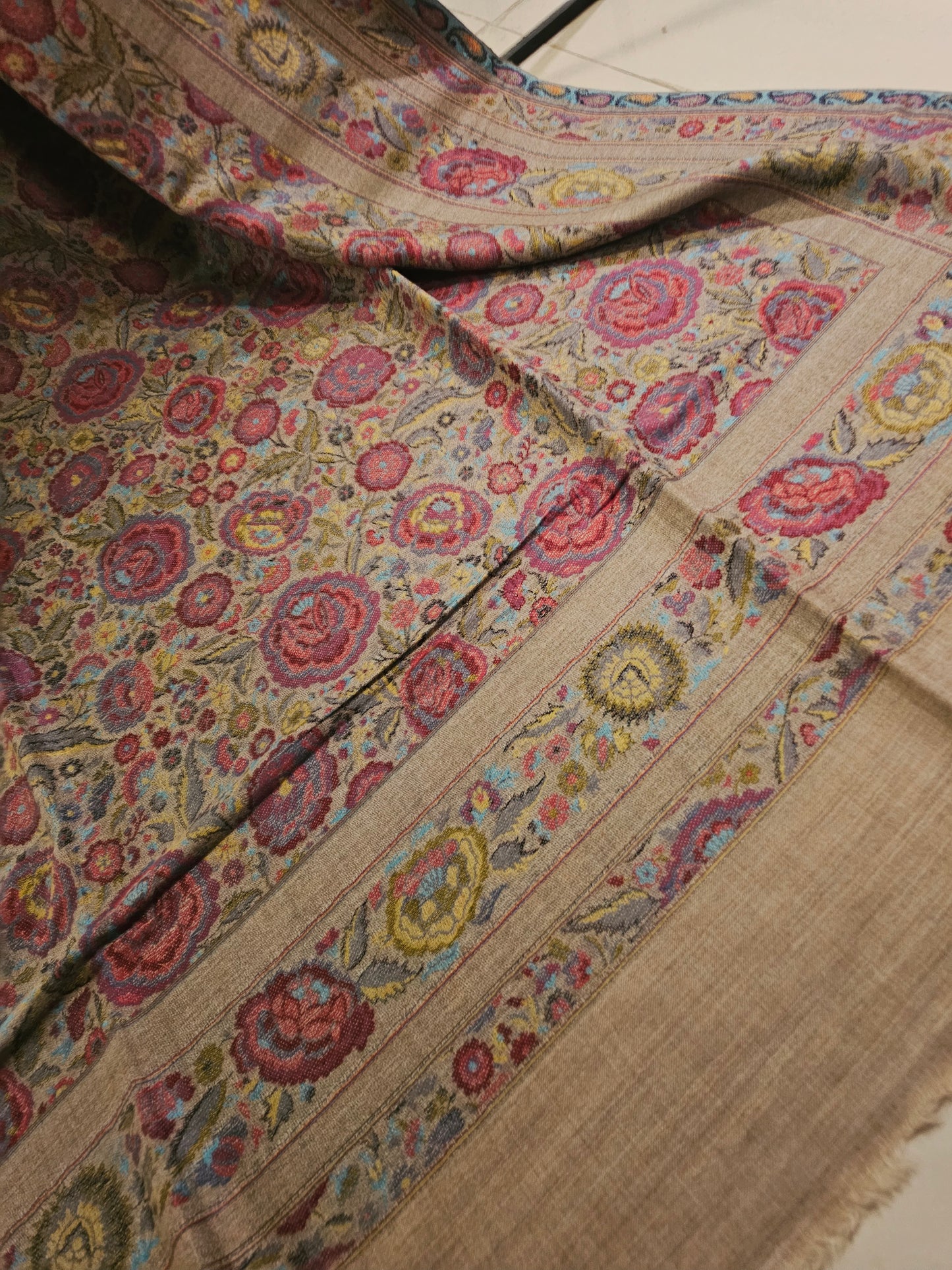 Pashmina kaani gulabkar shawl