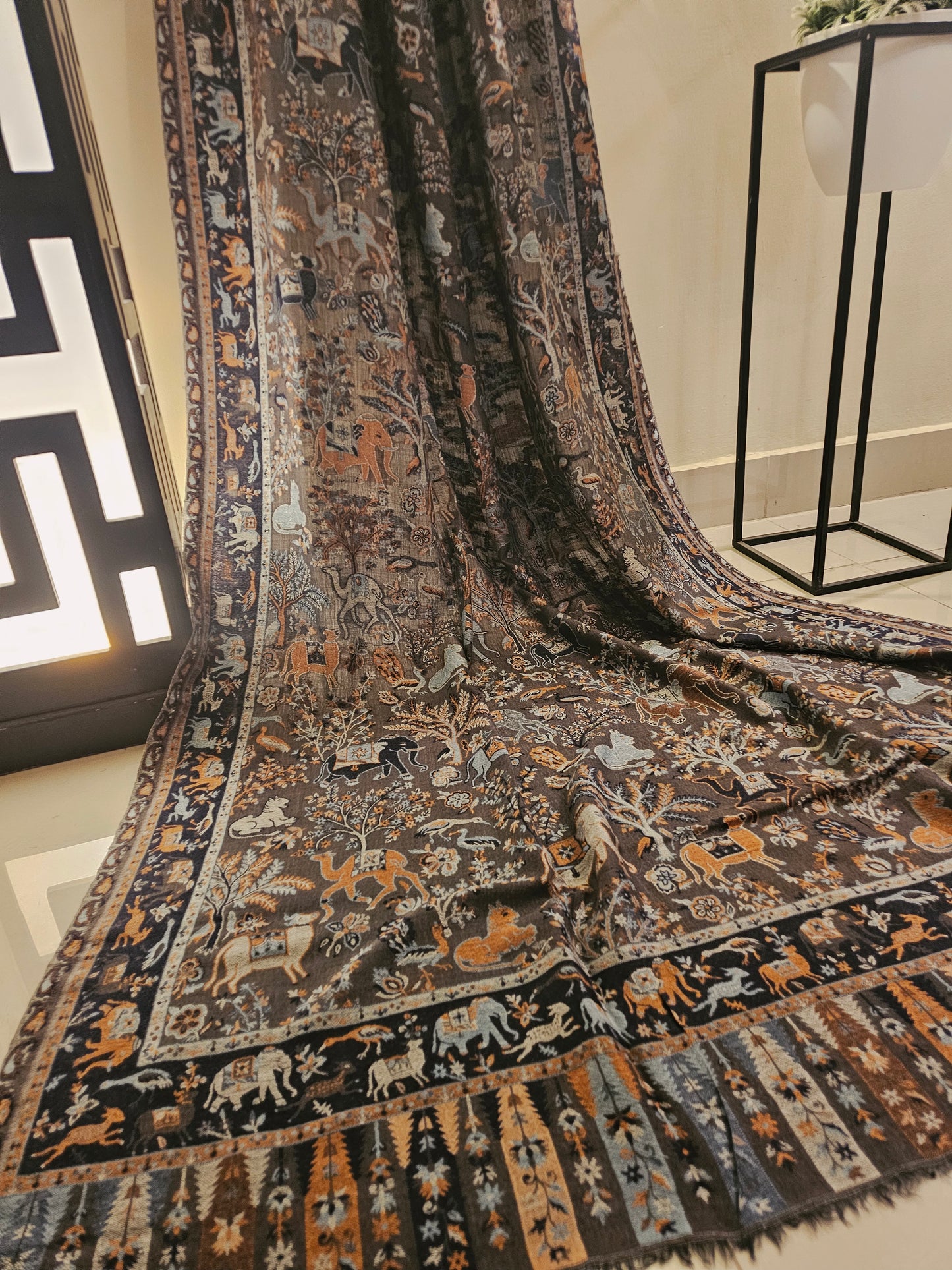 Shikargah kaani toosh shawl