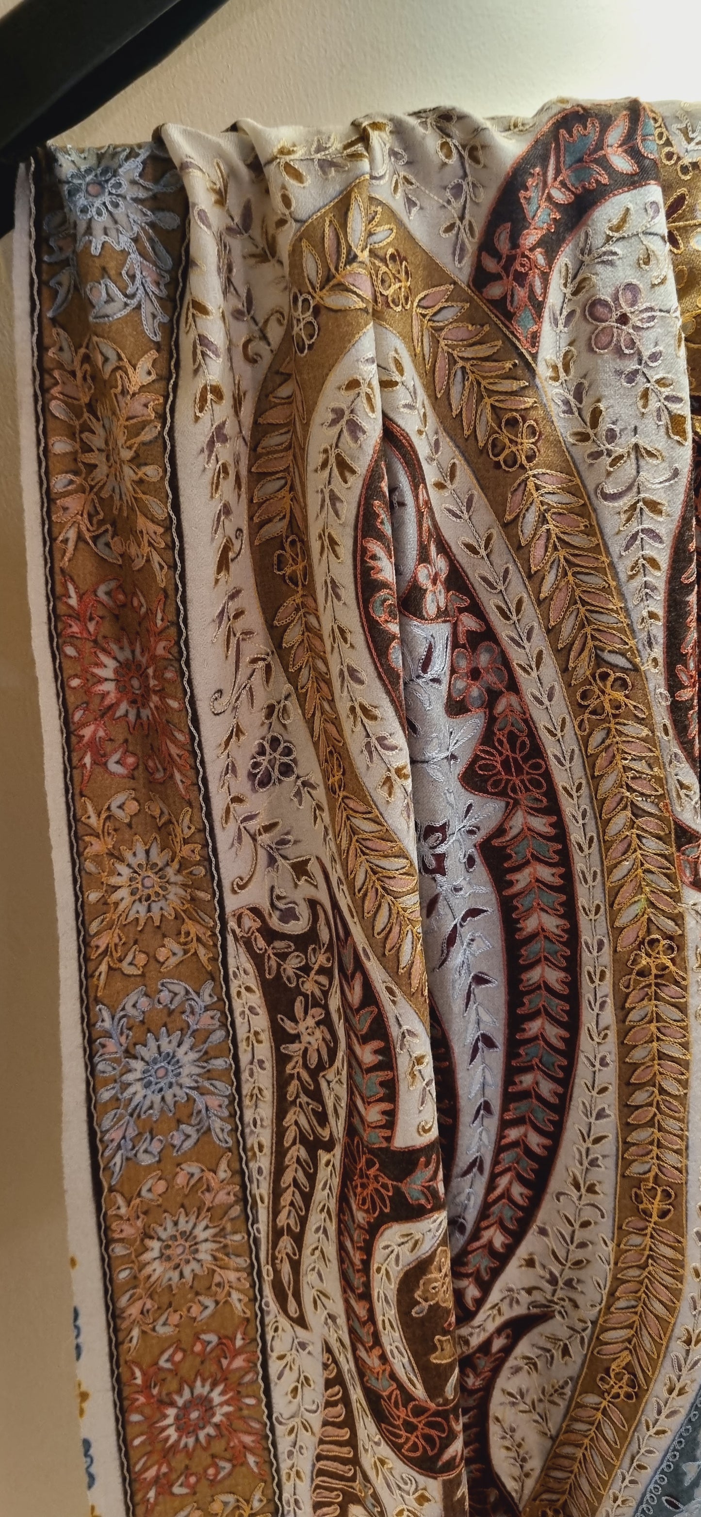 Reelkar embroidered pashmina shawl