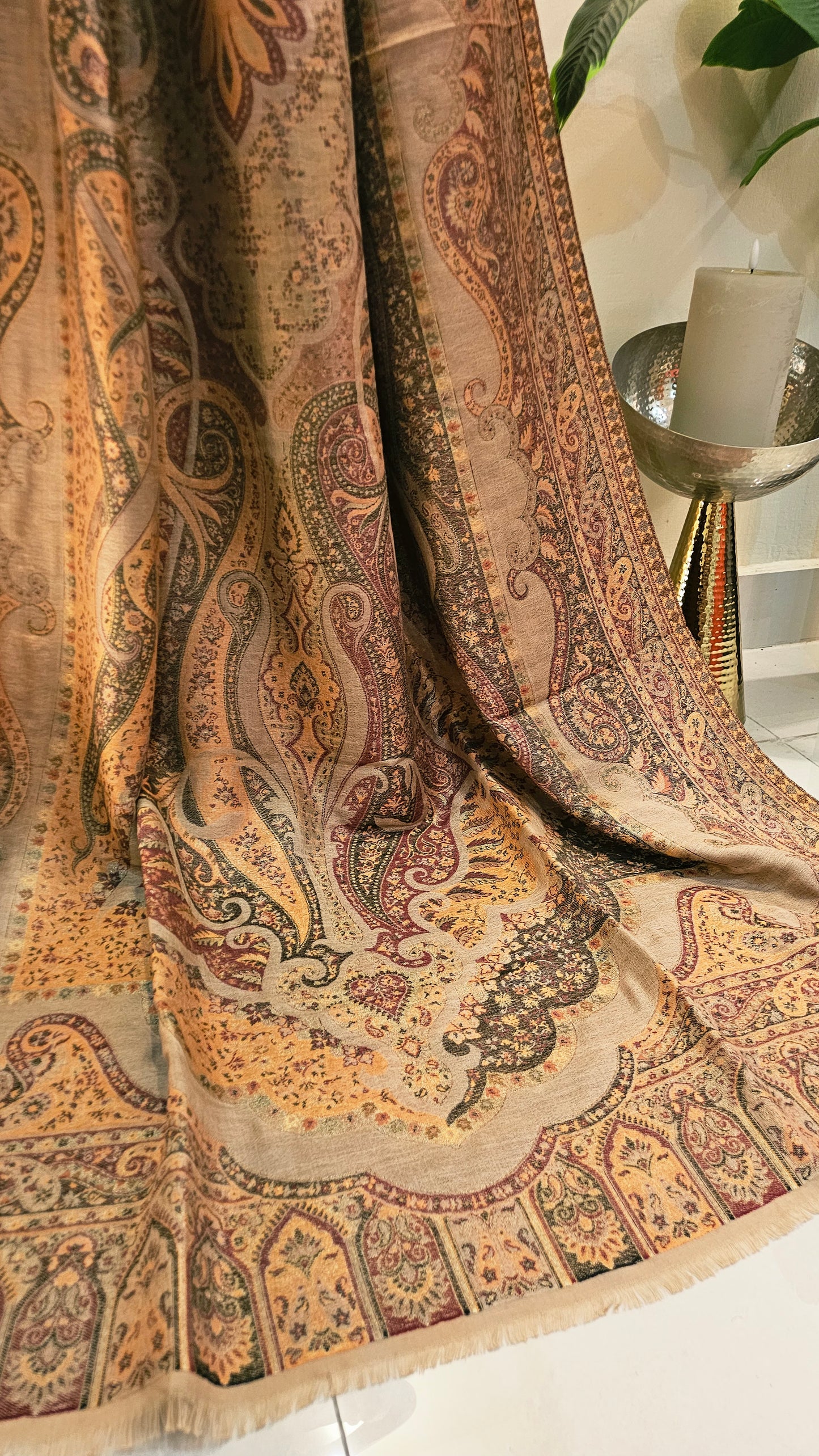 Moonlight reversible gandhara kaani: Pashmina