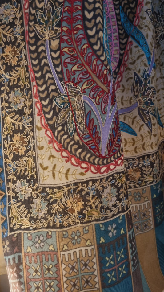 Reelkar embroidered minishawl