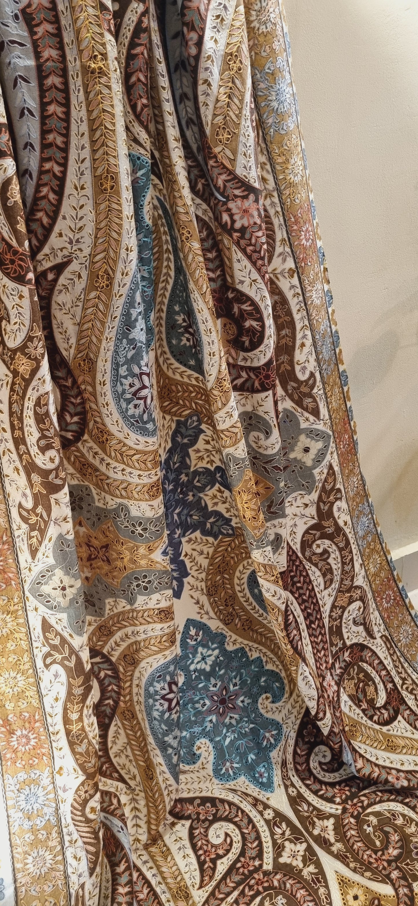 Reelkar embroidered pashmina shawl