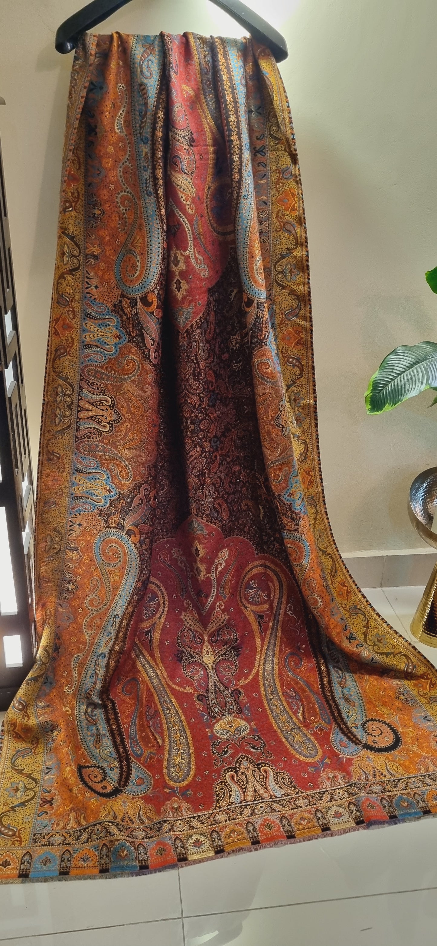 Pashmina kaani with zaree weave