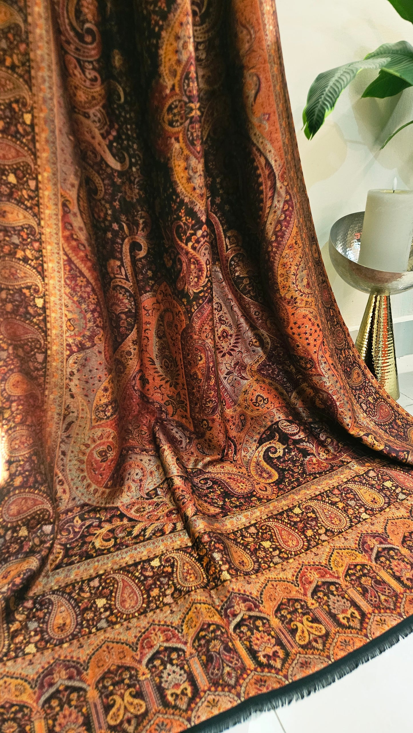 Moonlight reversible gandhara kaani: Pashmina