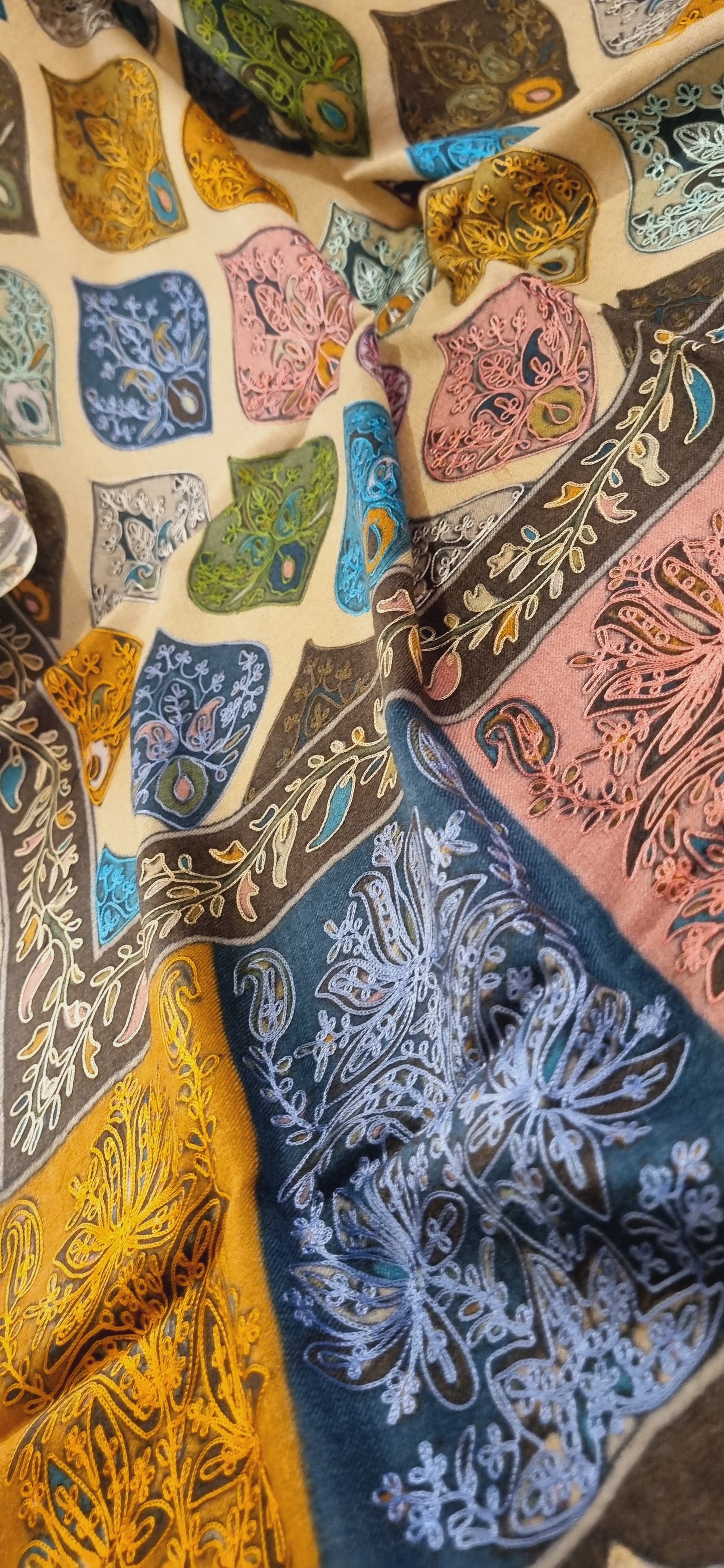 Reelkar embroidered pashmina