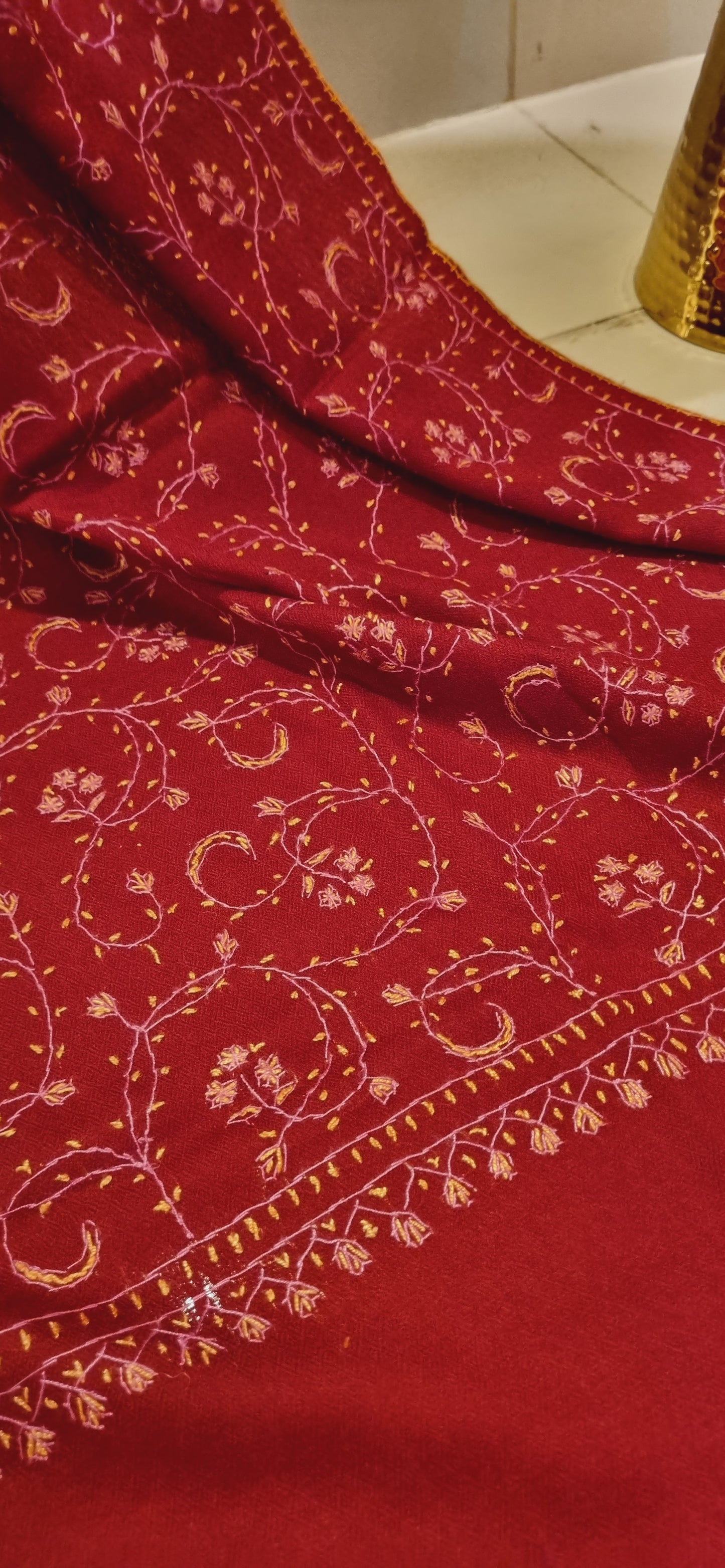 Sui embroidered toosh