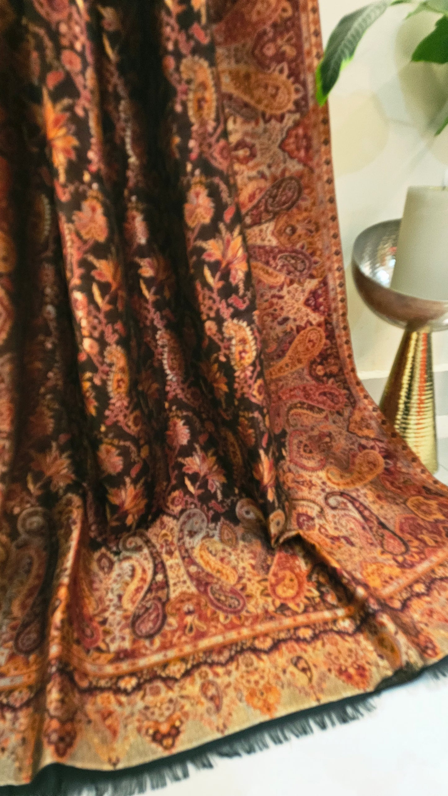Moonlight reversible gandhara kaani: Pashmina