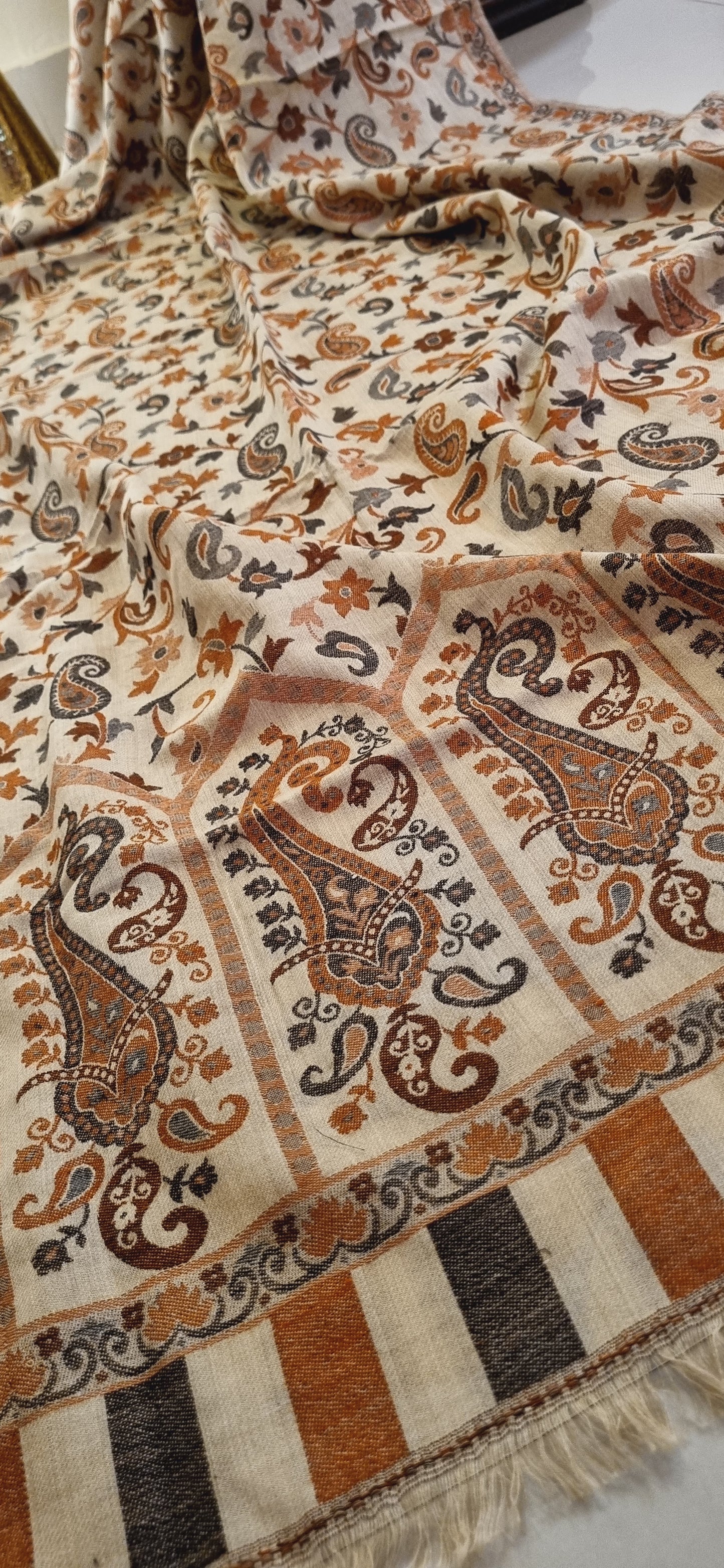 Woollen pashmina kaani shawl