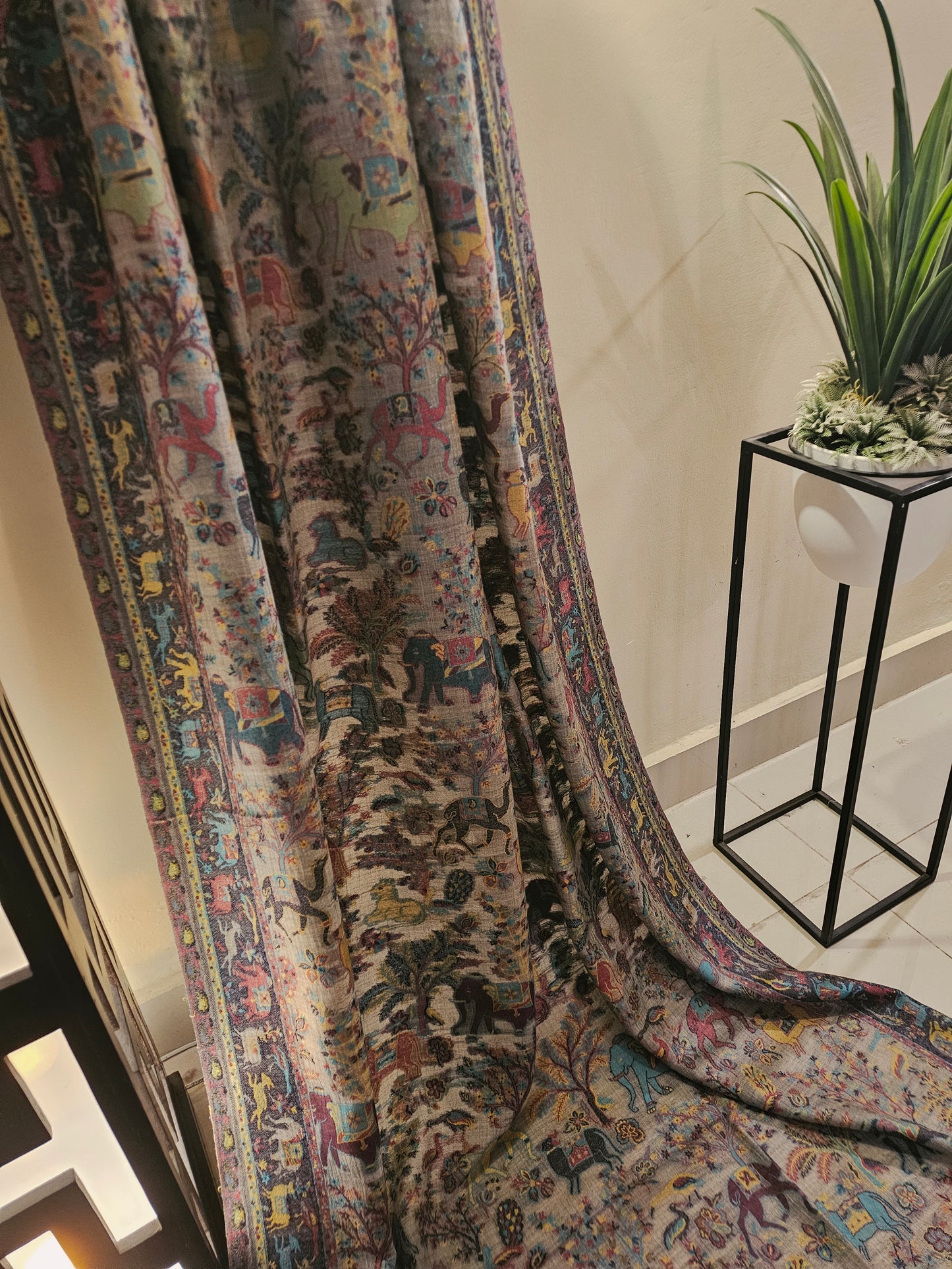 Shikargah kaani toosh shawl