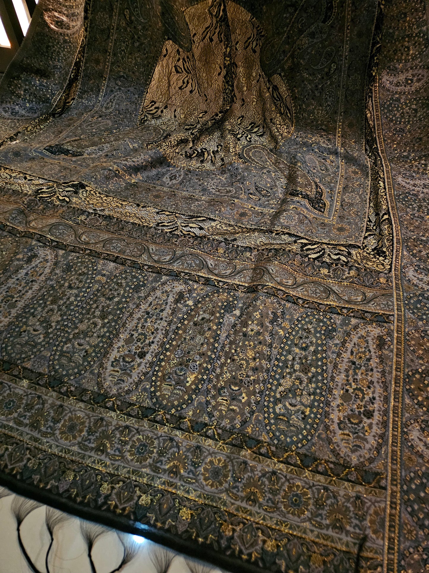 Silk kaani shawl with chantilly