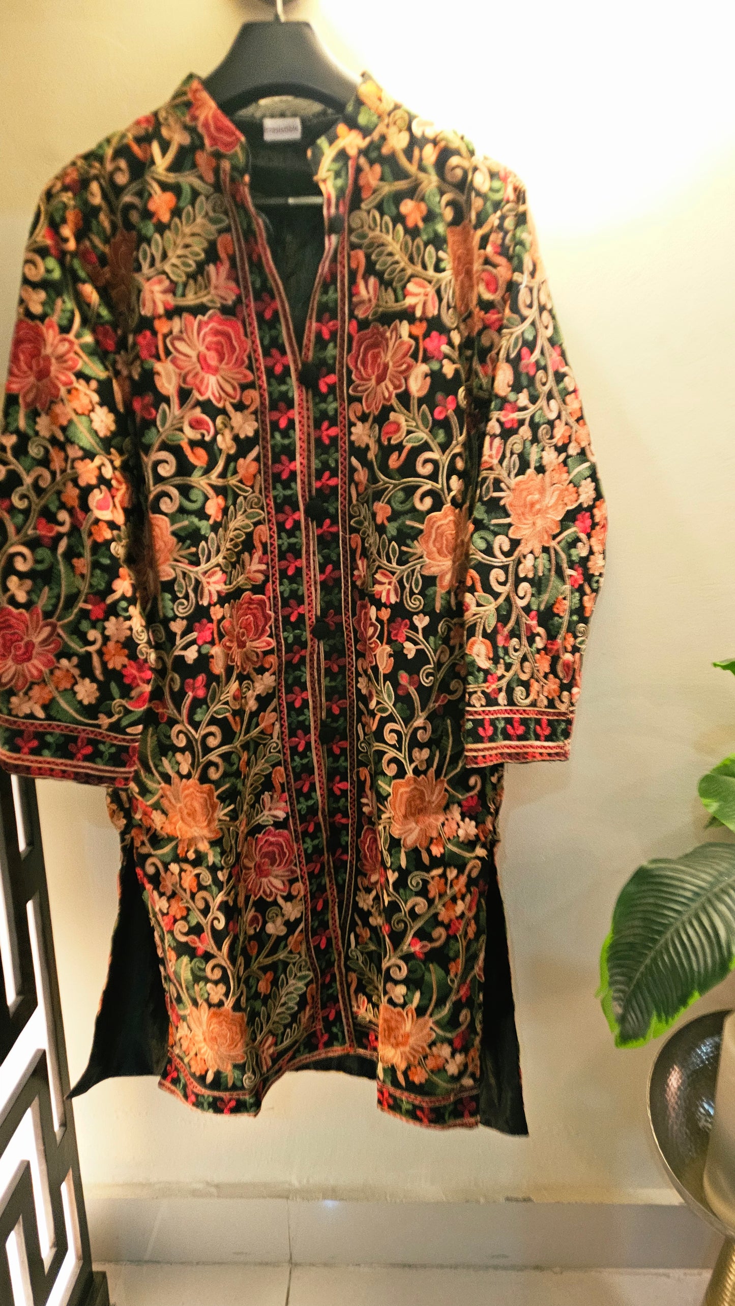 Embroidered coat: Pashmina