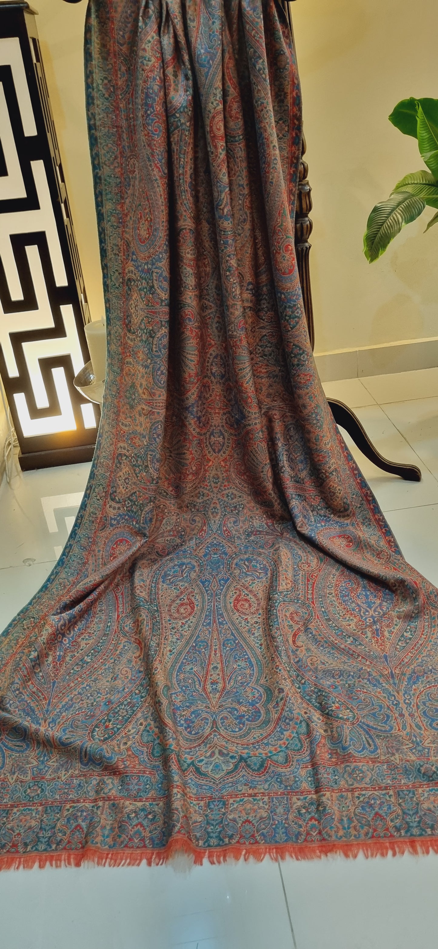 Reversible kaani pashmina shawl