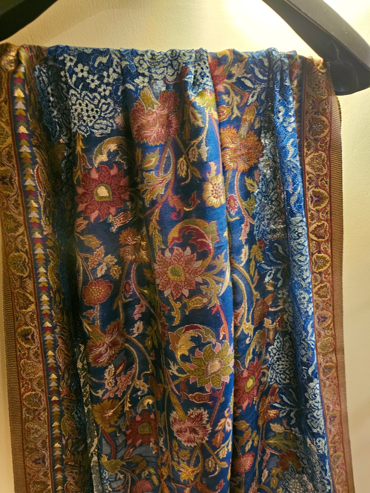 Silk kaani shawl with chantilly