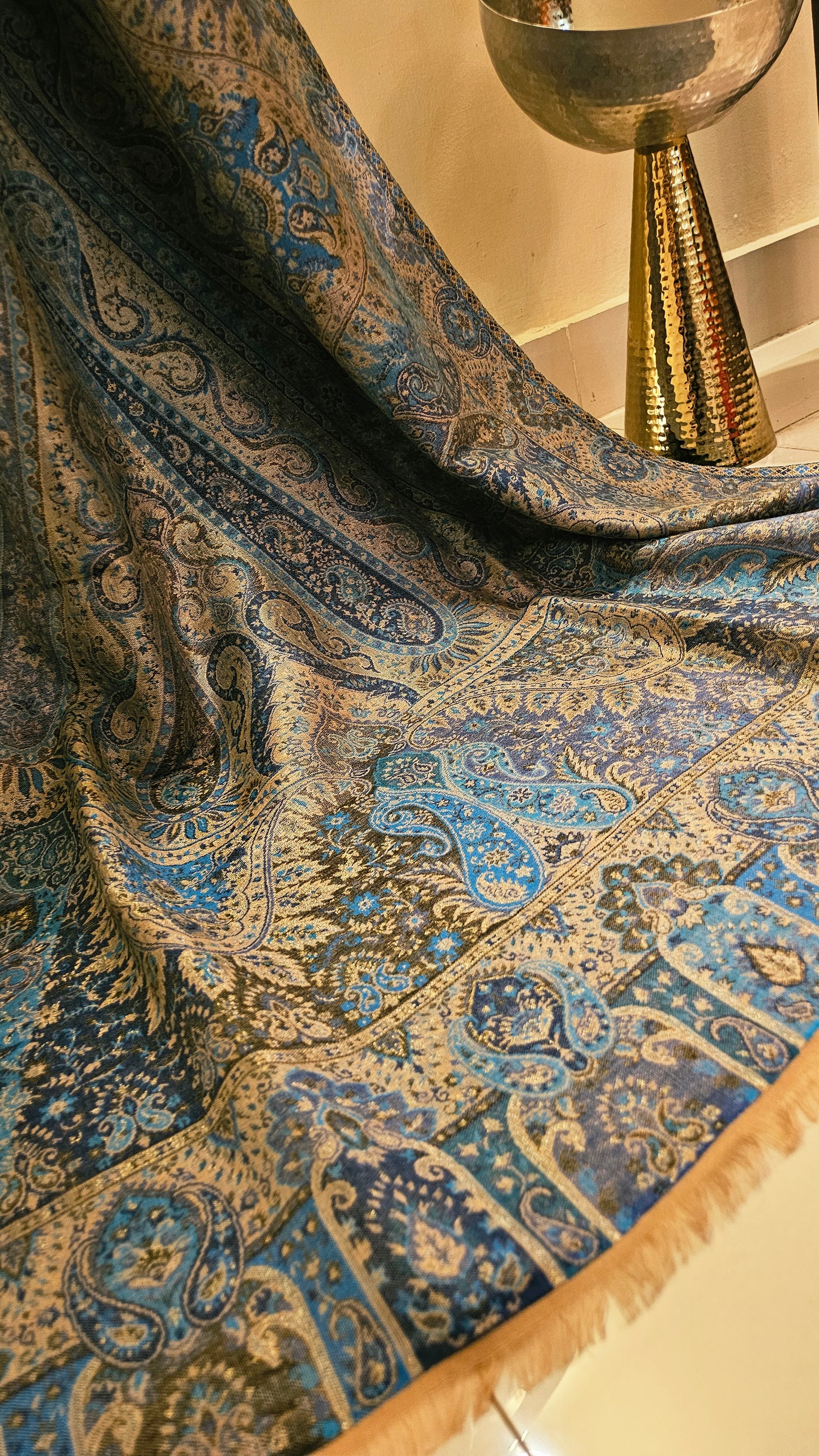 Gandhara kaani reversible: shawl