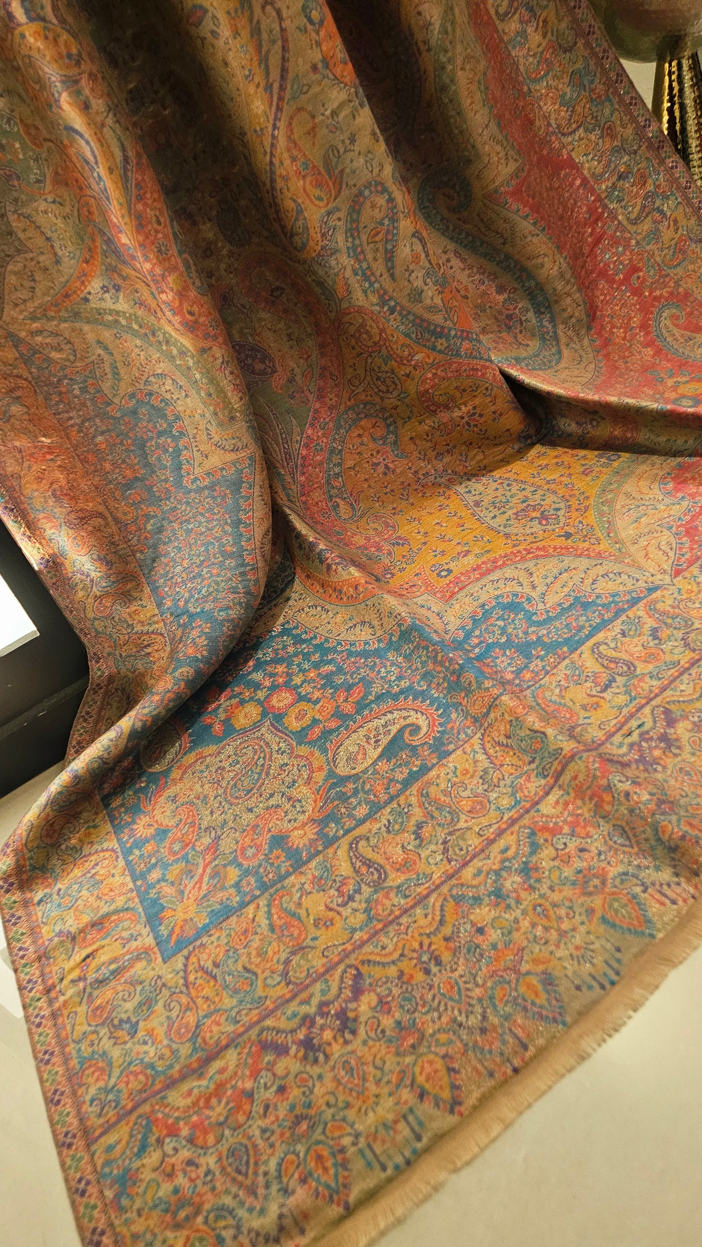 Gandhara kaani reversible: shawl