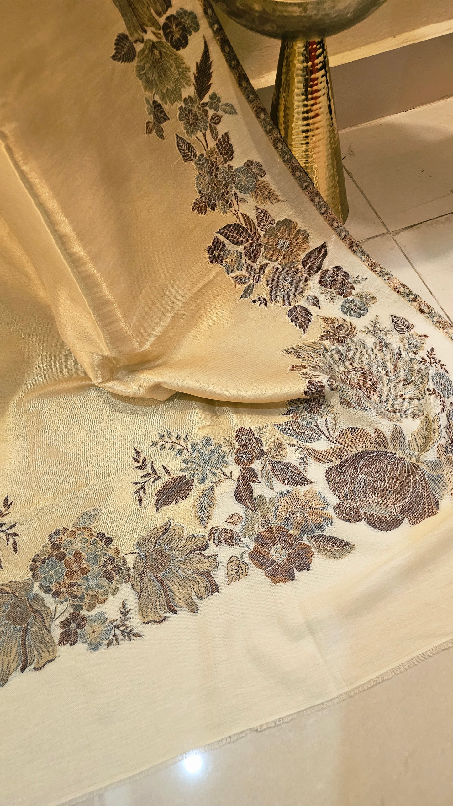 Pyari shawl