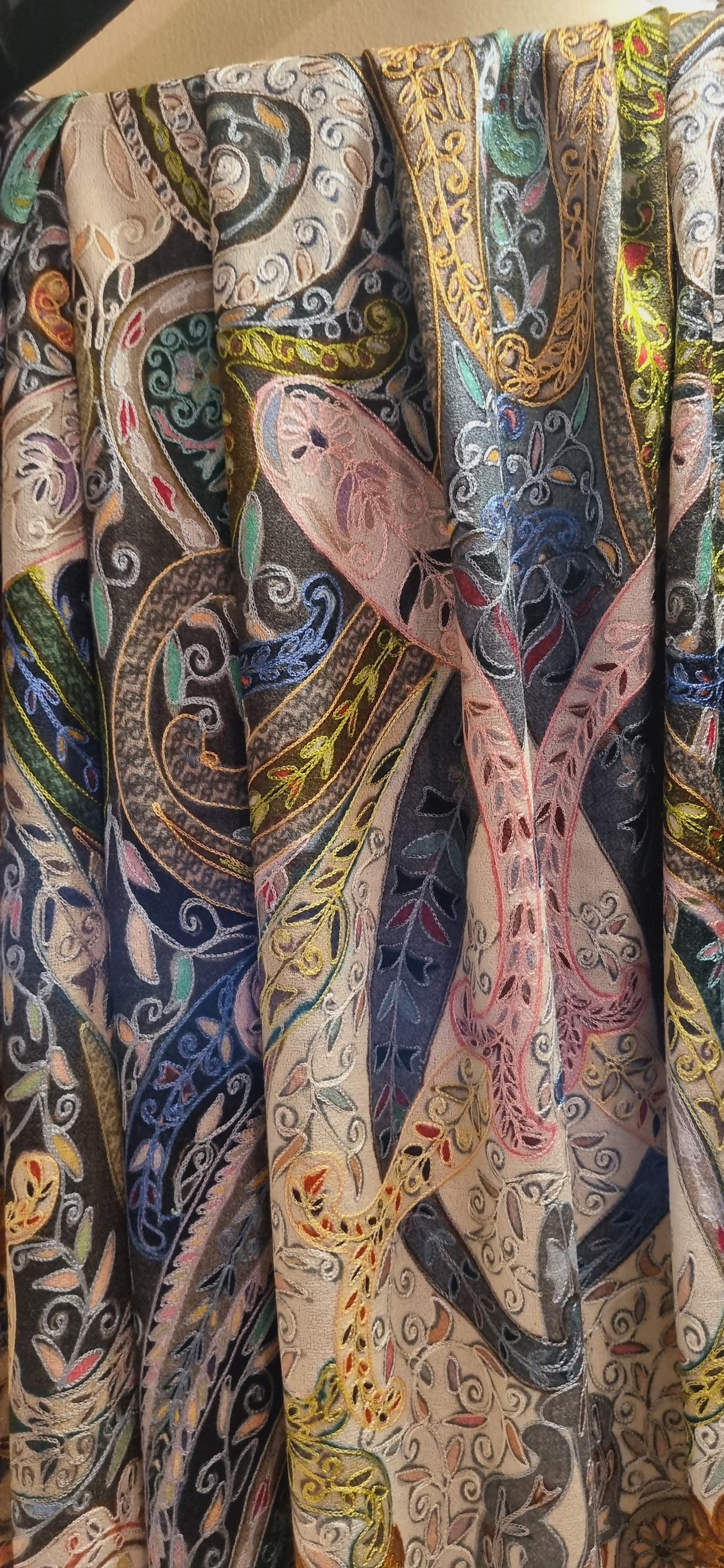 Reelkar embroidered pashmina