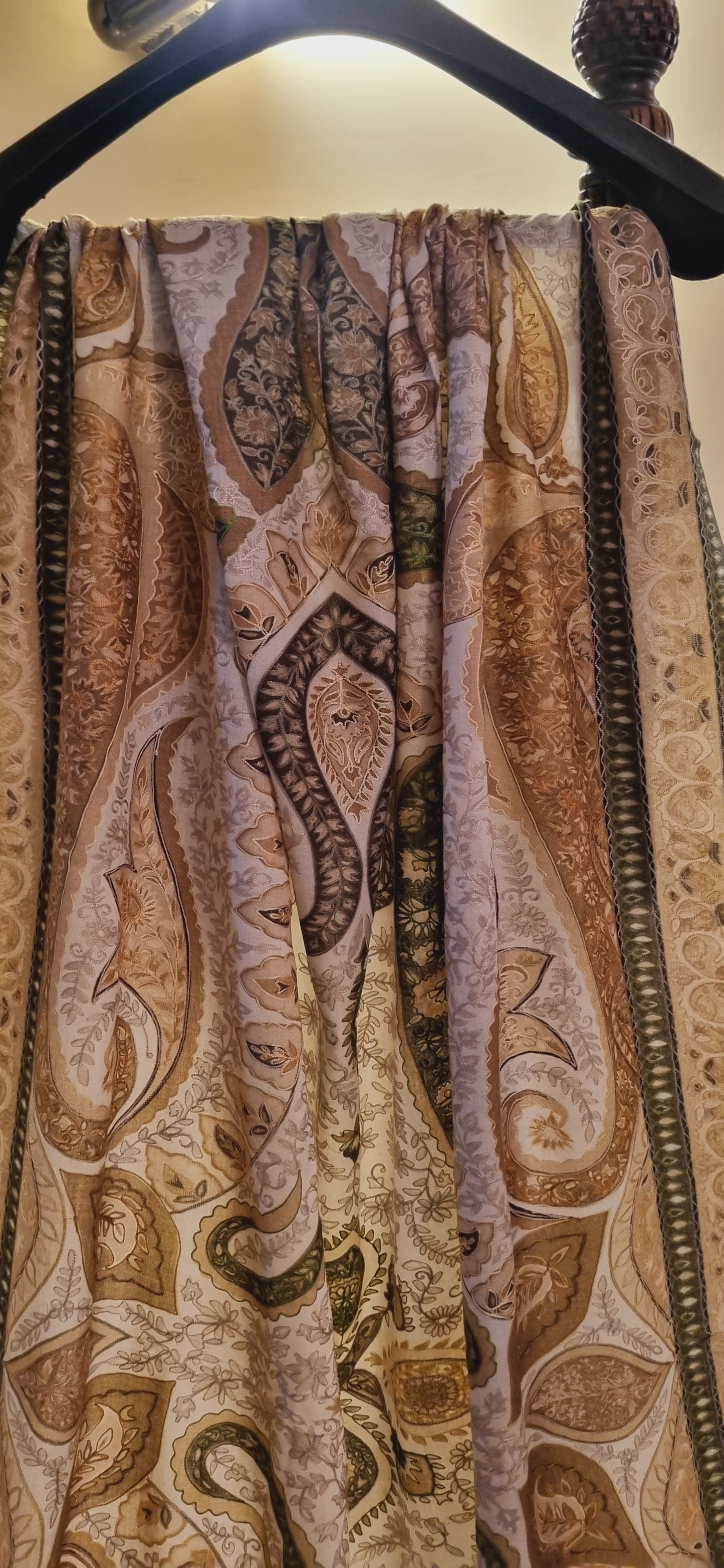 Reelkar embroidered pashmina
