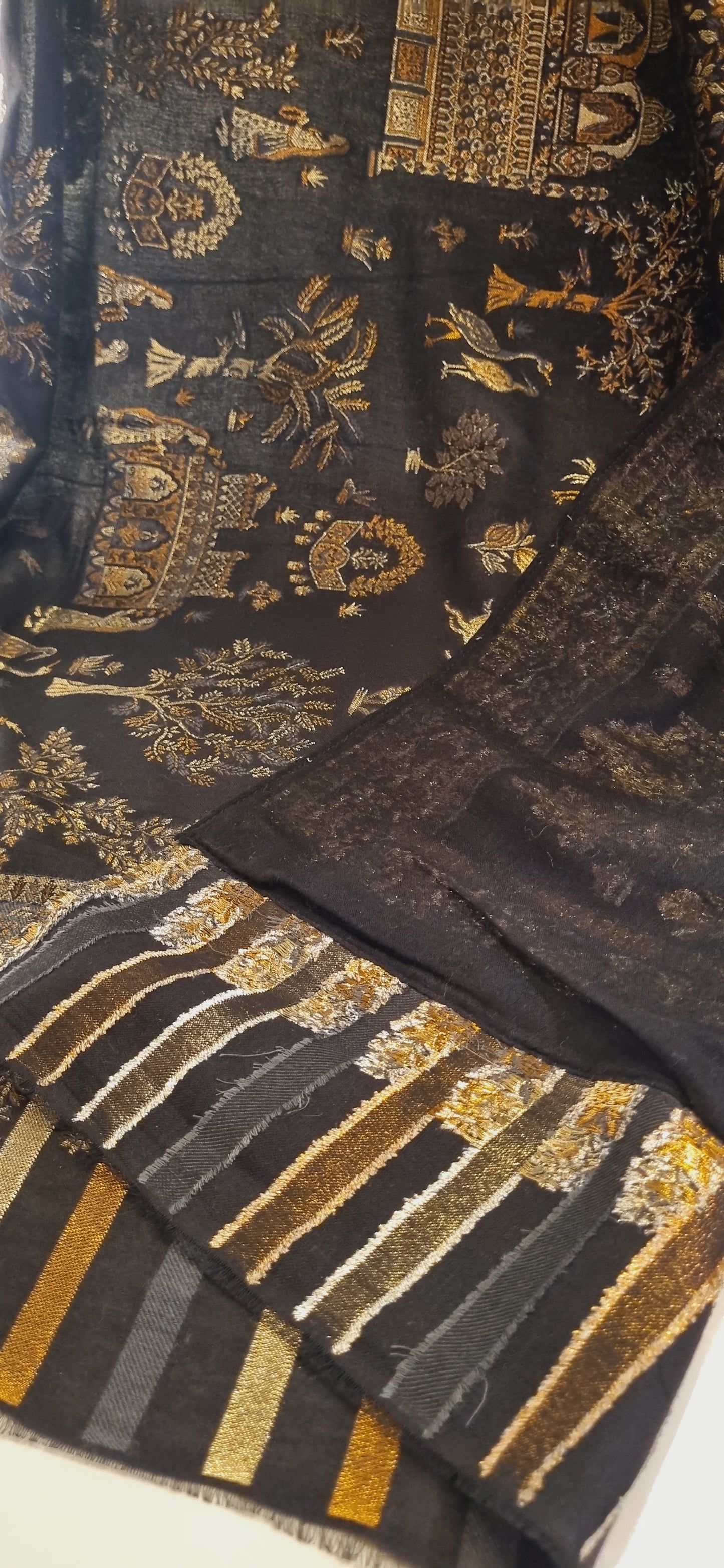 Tajmehal kaani shawl with zaree weave