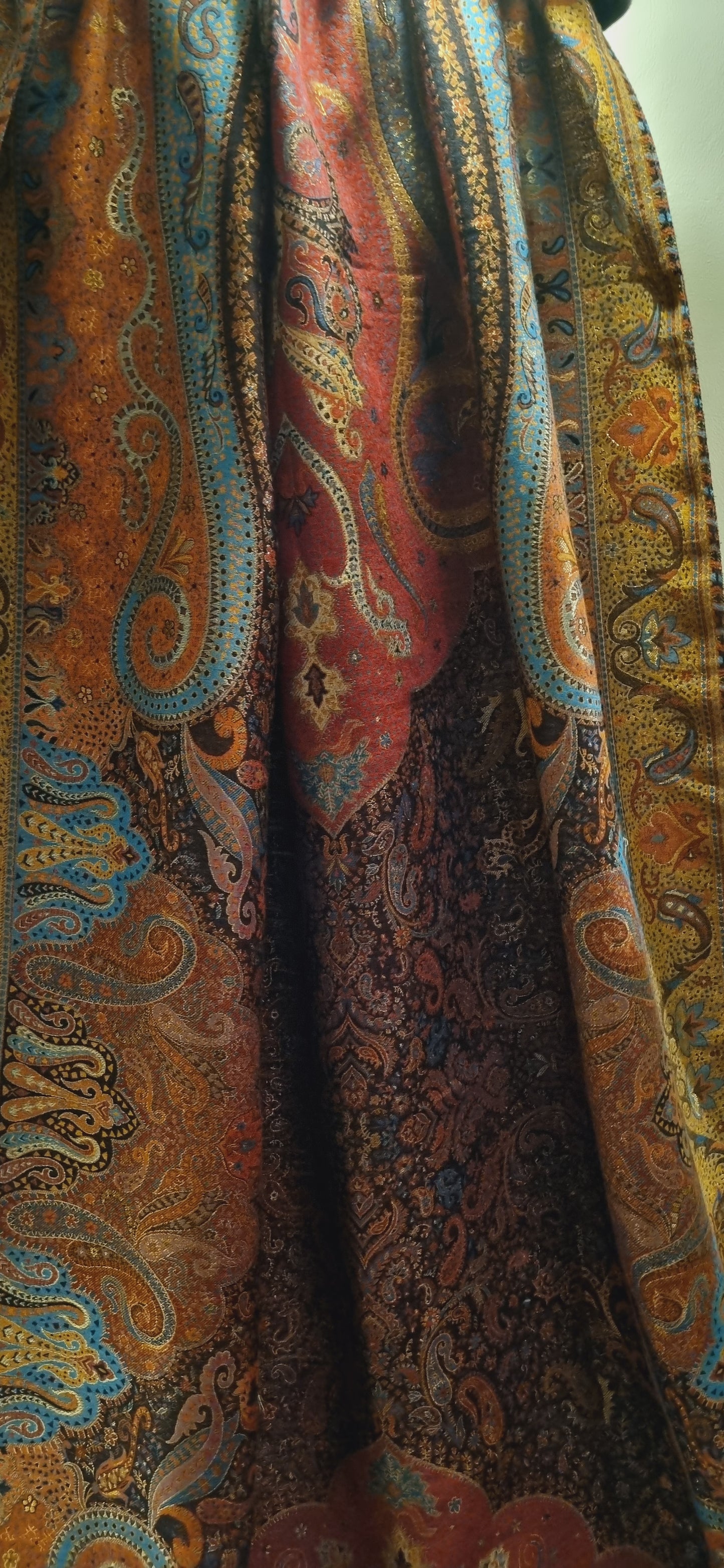 Pashmina kaani with zaree weave