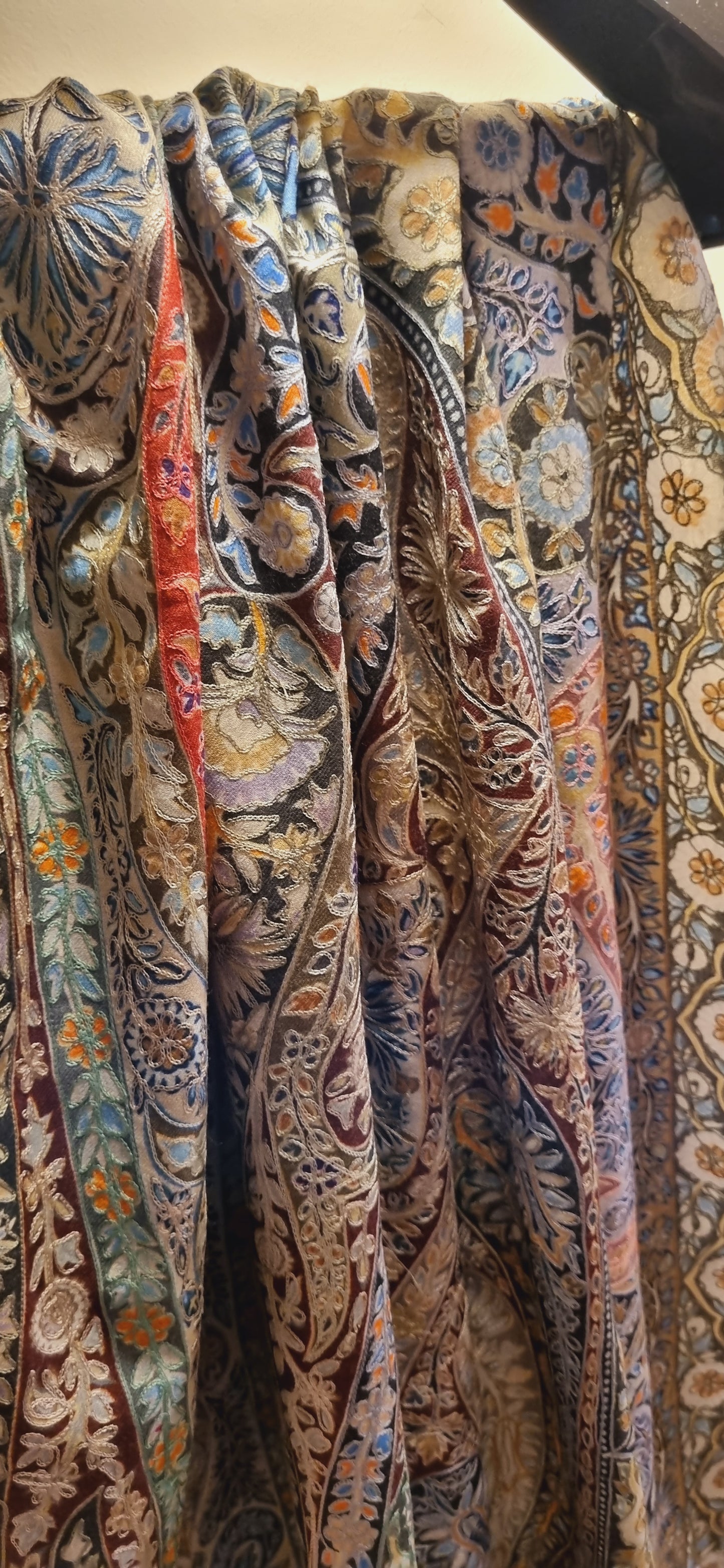 Reelkar embroidered pashmina