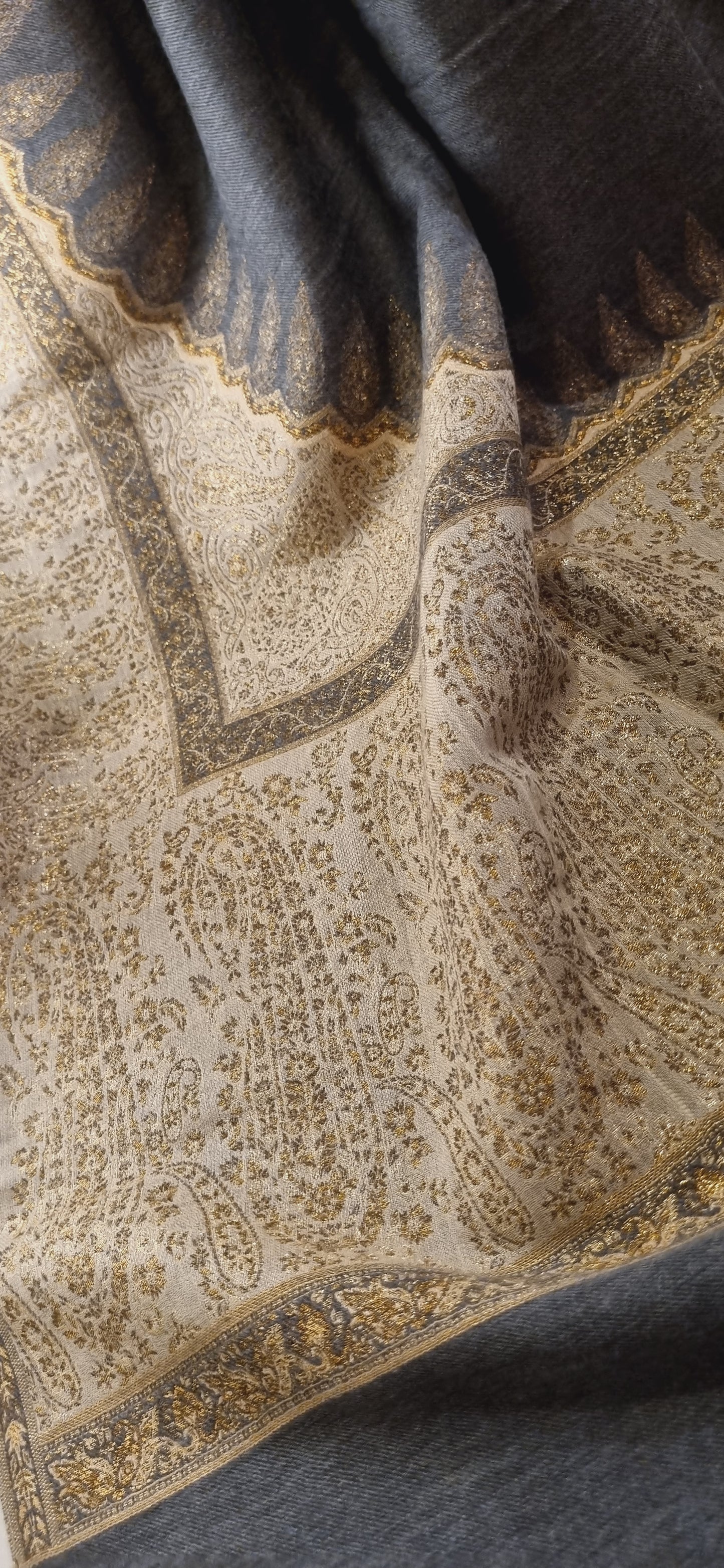 Pashmina with moonlight kaani border