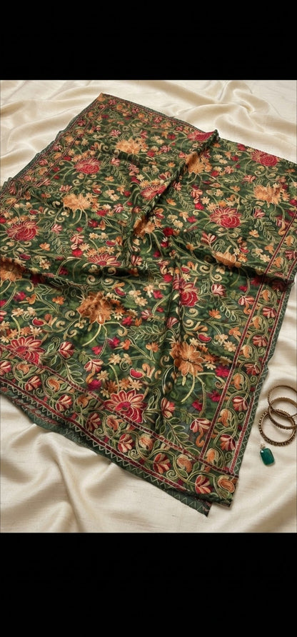 Embroidered duapta: Organza