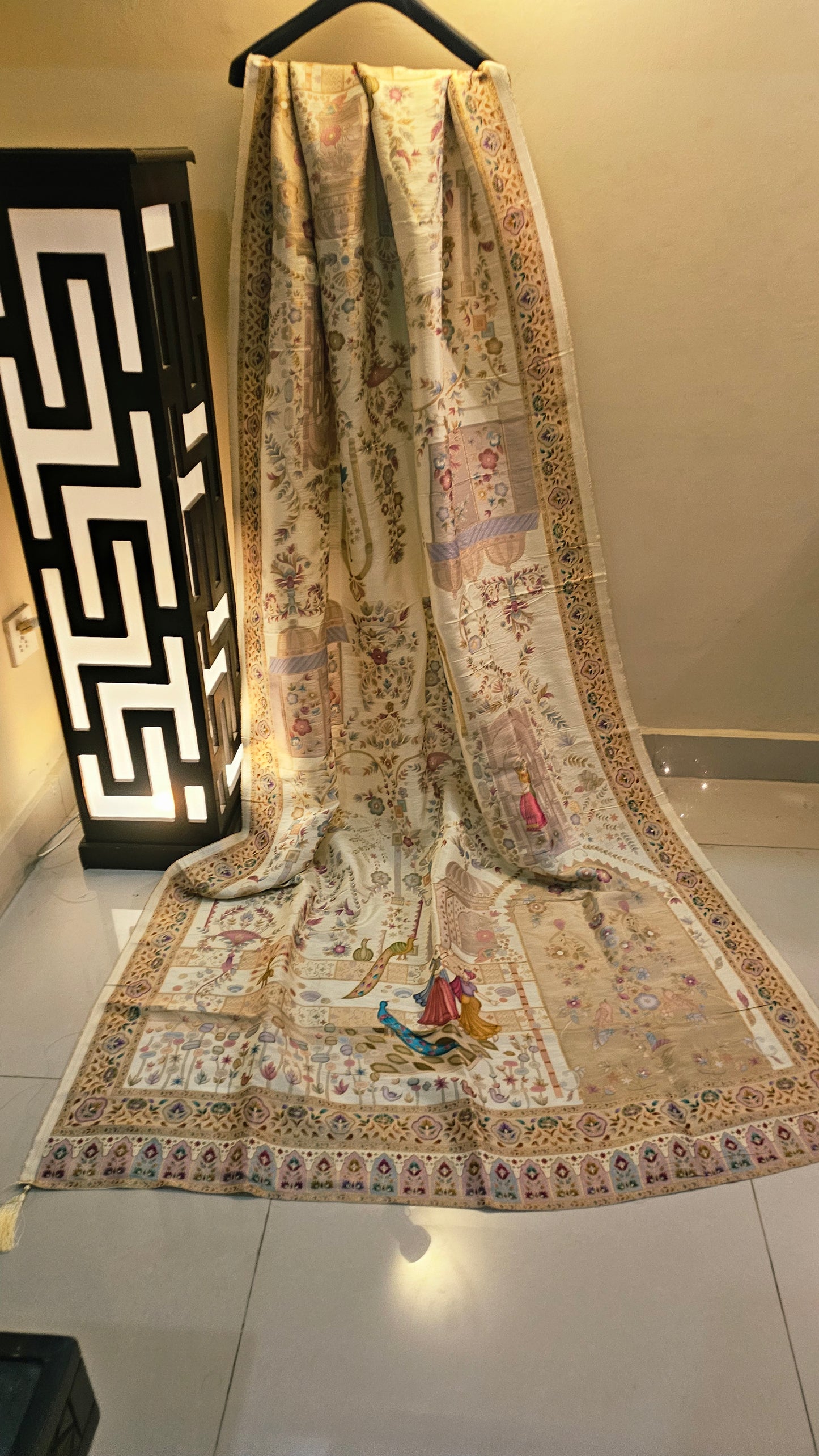 Meenakari shikargah shawl: silk