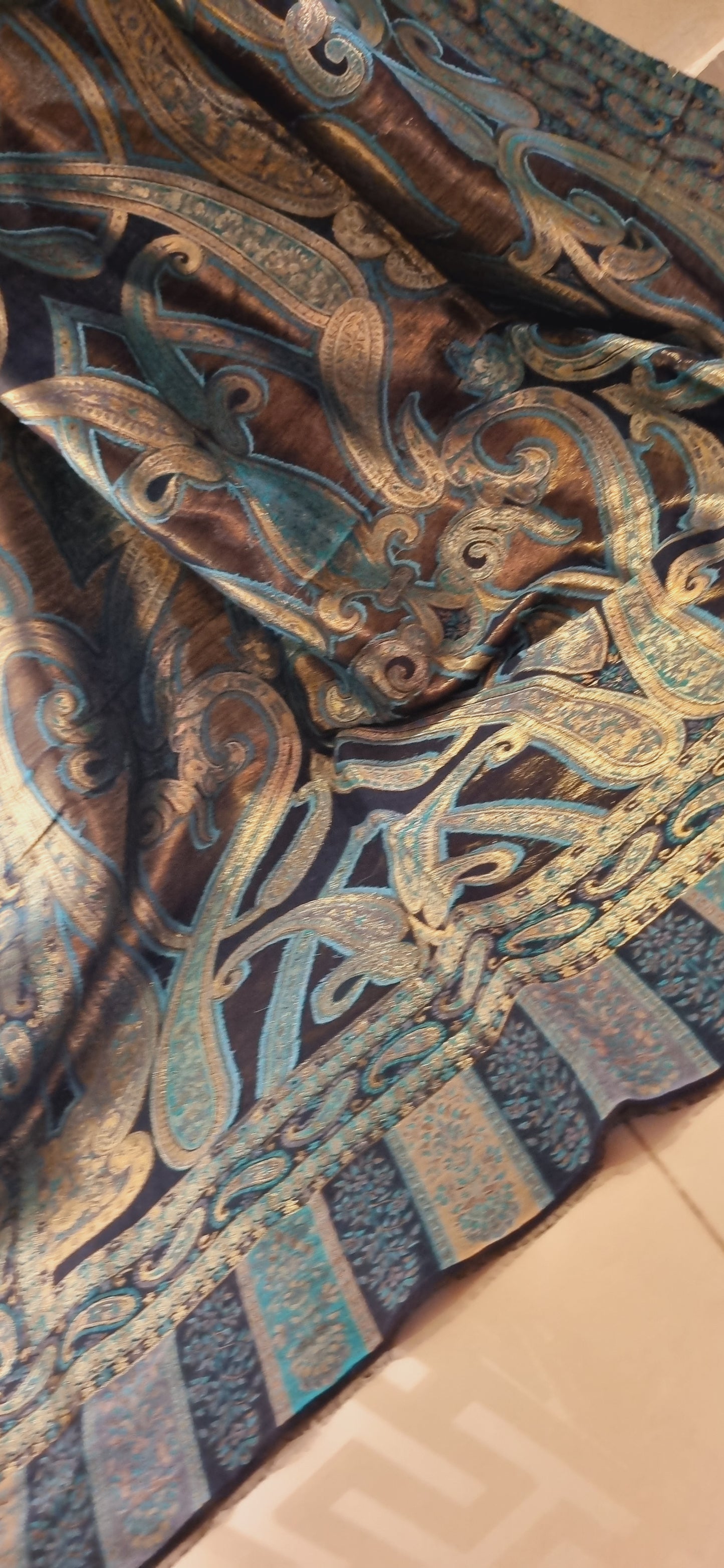 Reversible moonlight kaani shawl
