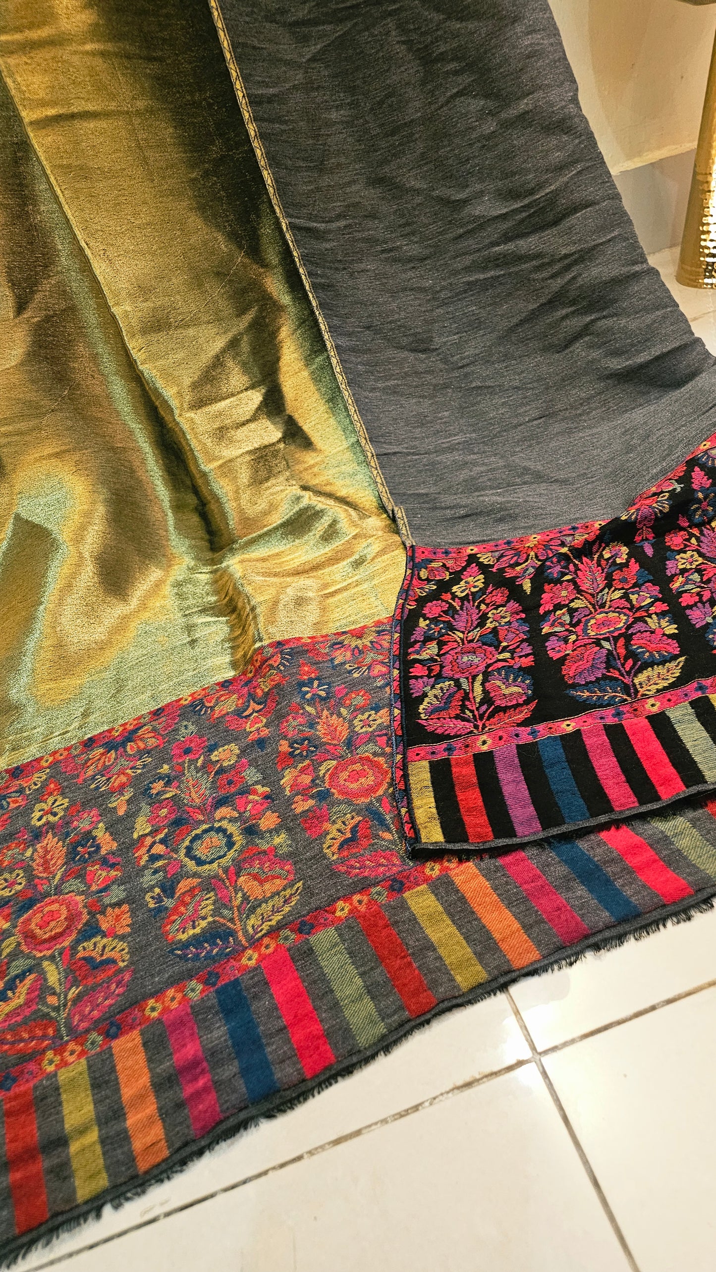 Reversible kaani: Pashmina