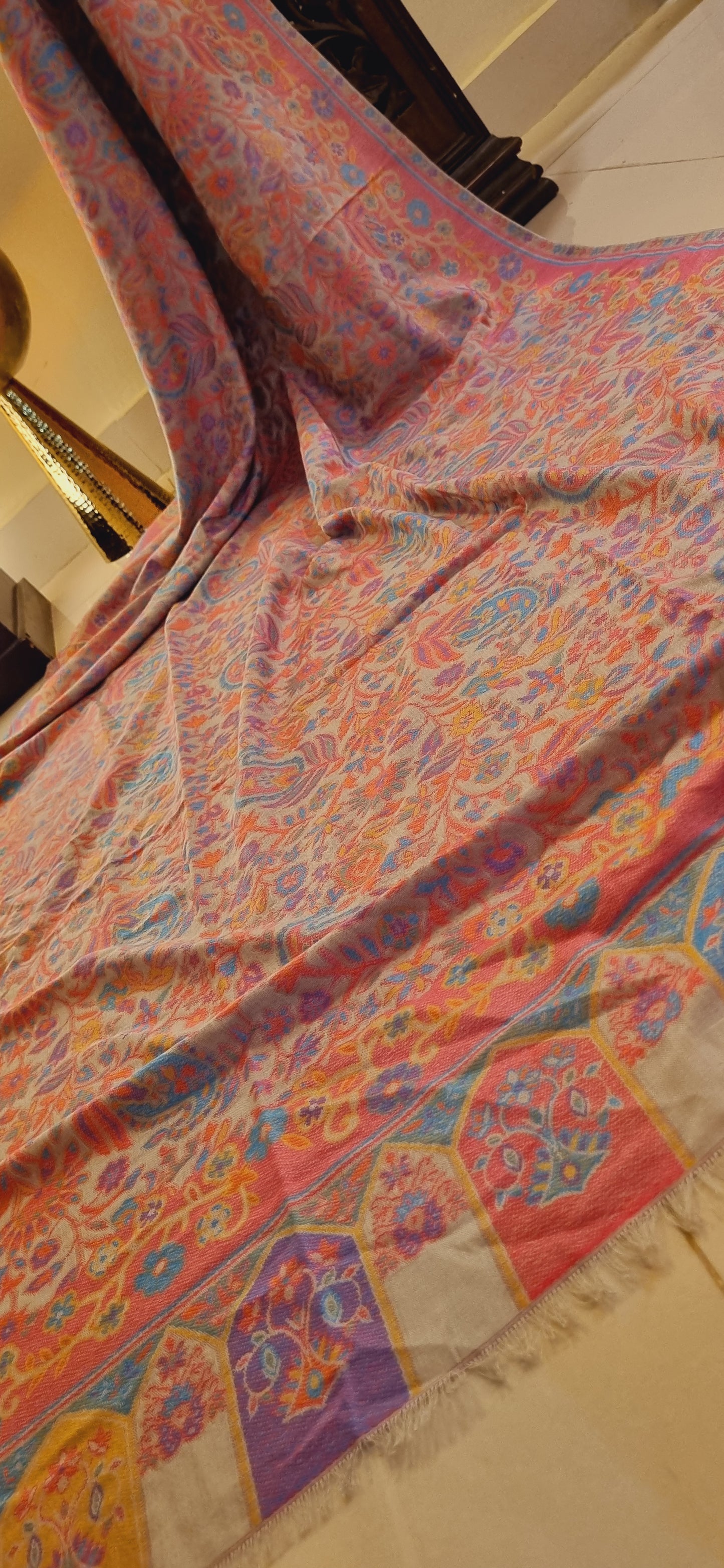 Soft pashmina kaani shawl