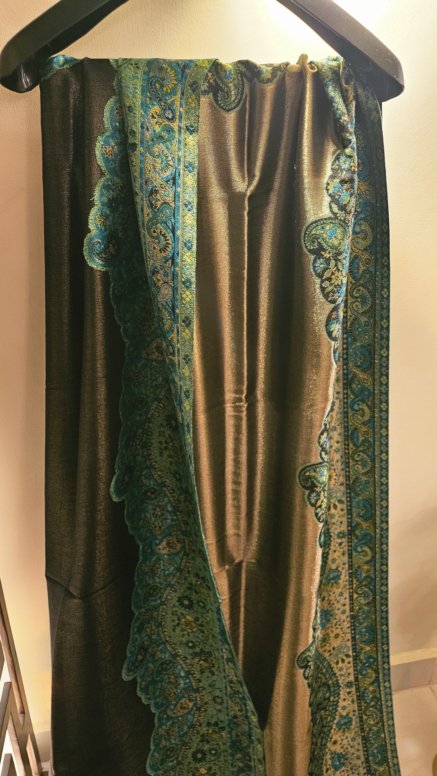 Reversible moonlight kaani: Shawl