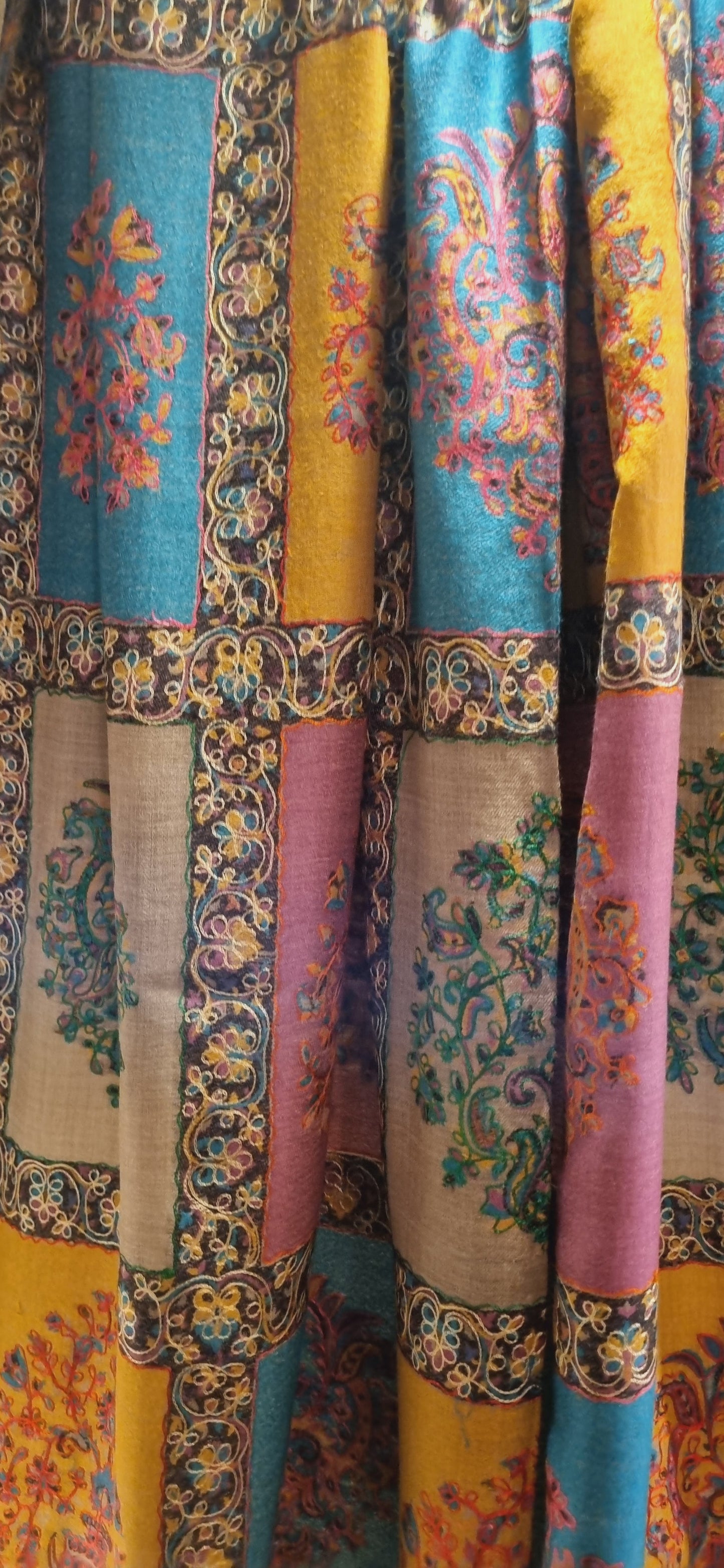 Reelkar embroidered kaani: Toosh