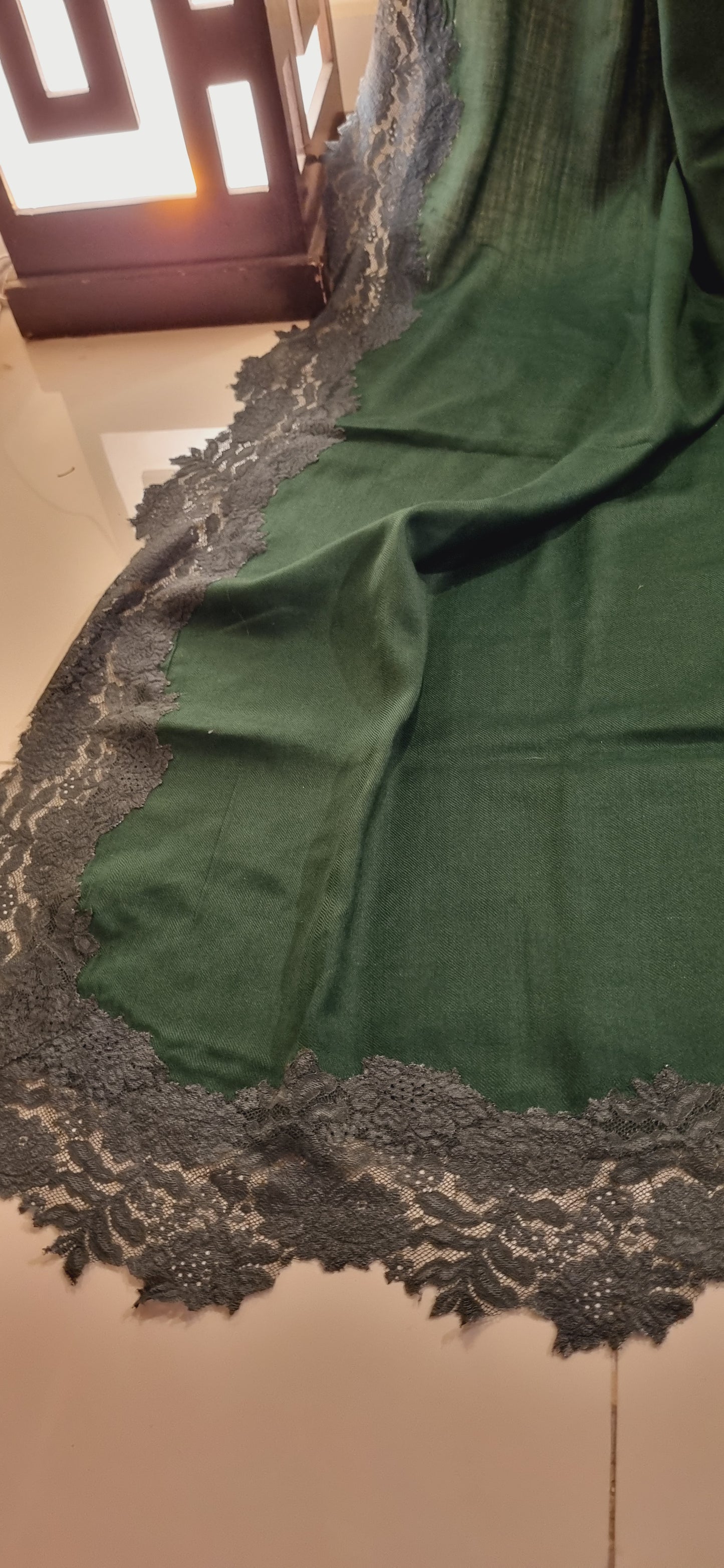 Pashmina chantilly shawl