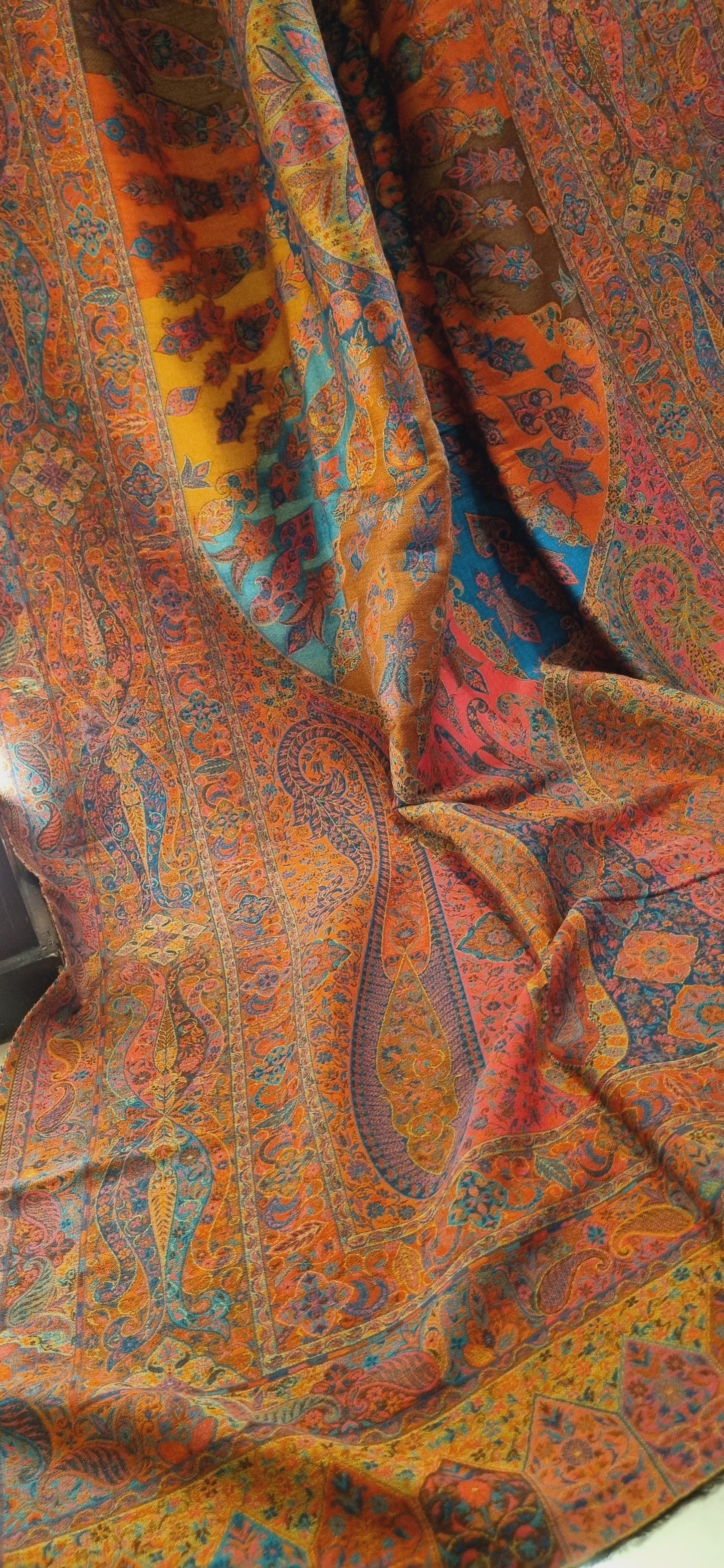 Shahjahani kaani shawl