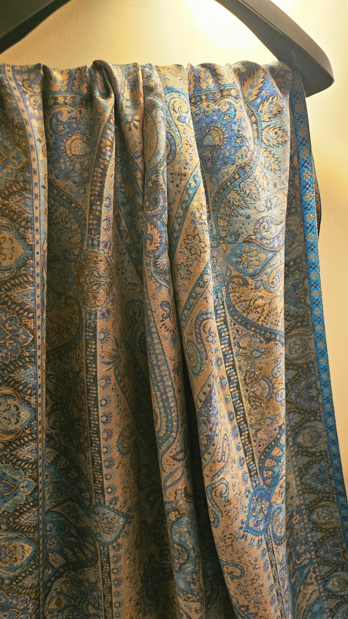 Gandhara kaani reversible: shawl