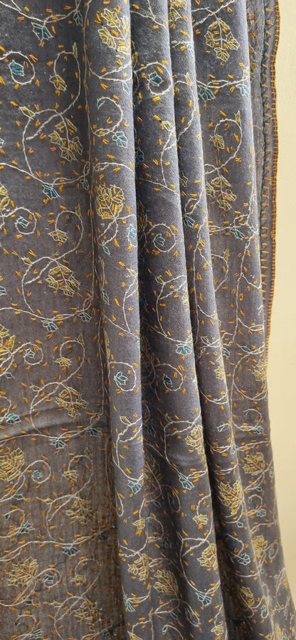 Sui embroidered toosh