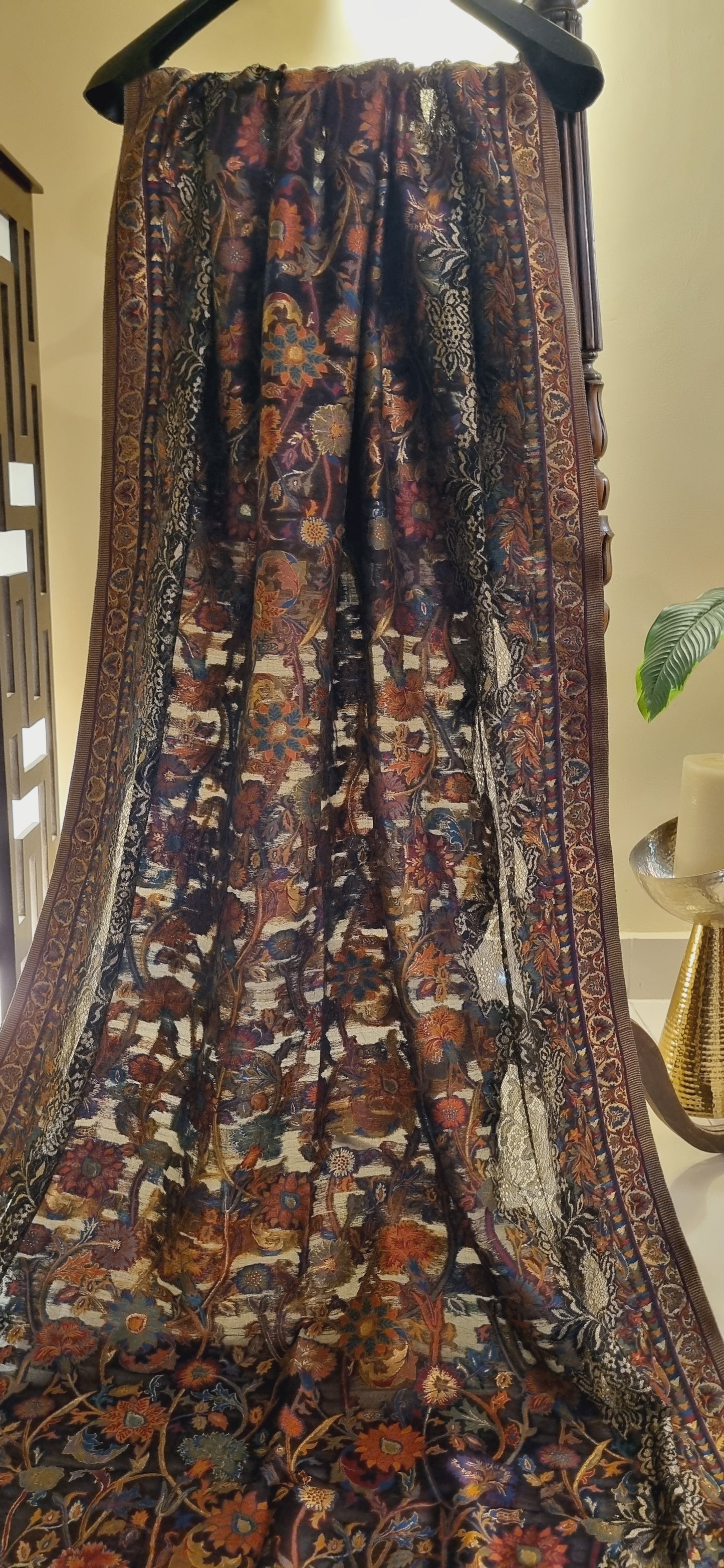Silk kaani with chantilly