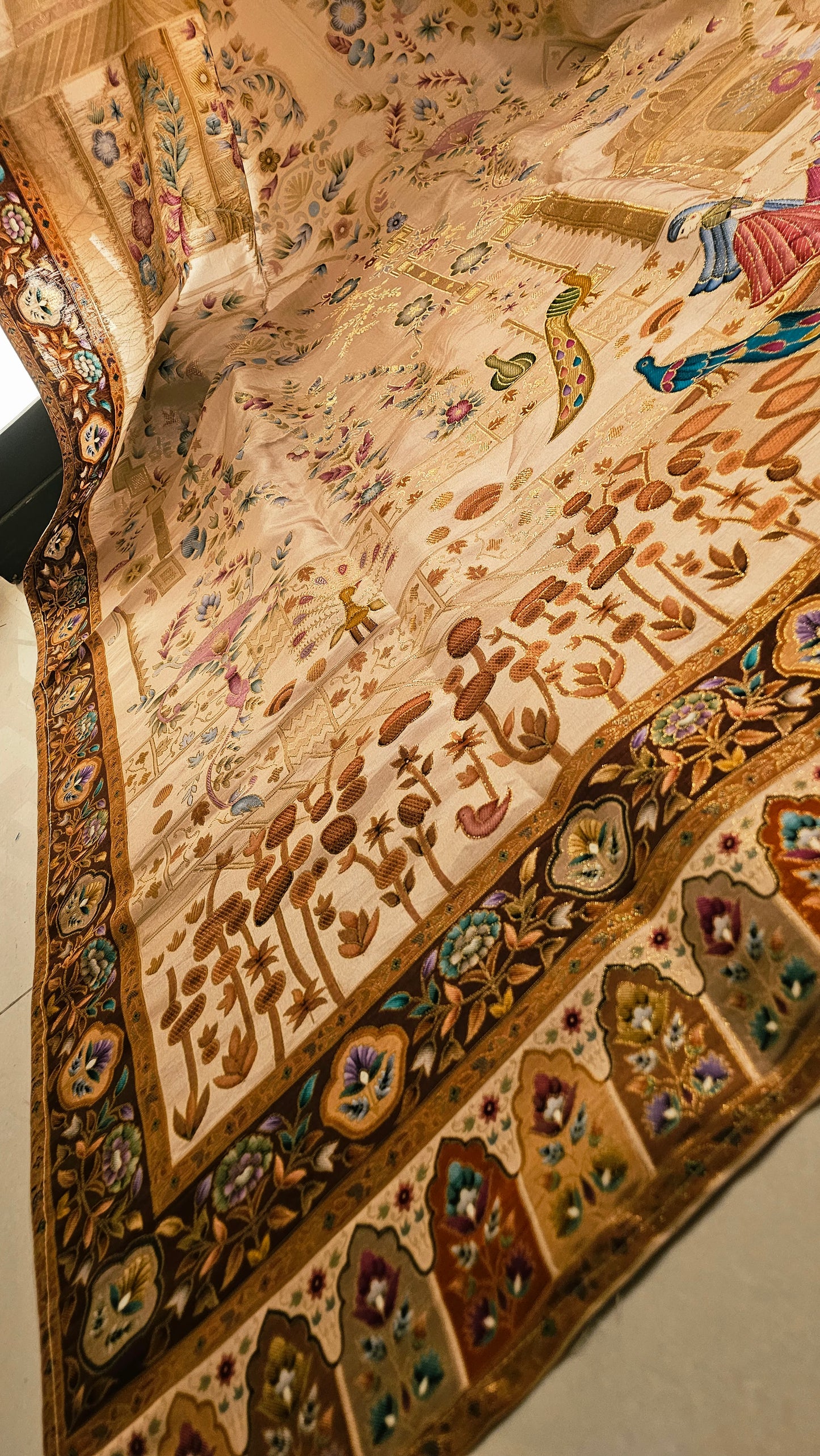 Meenakari shawl:Patola silk